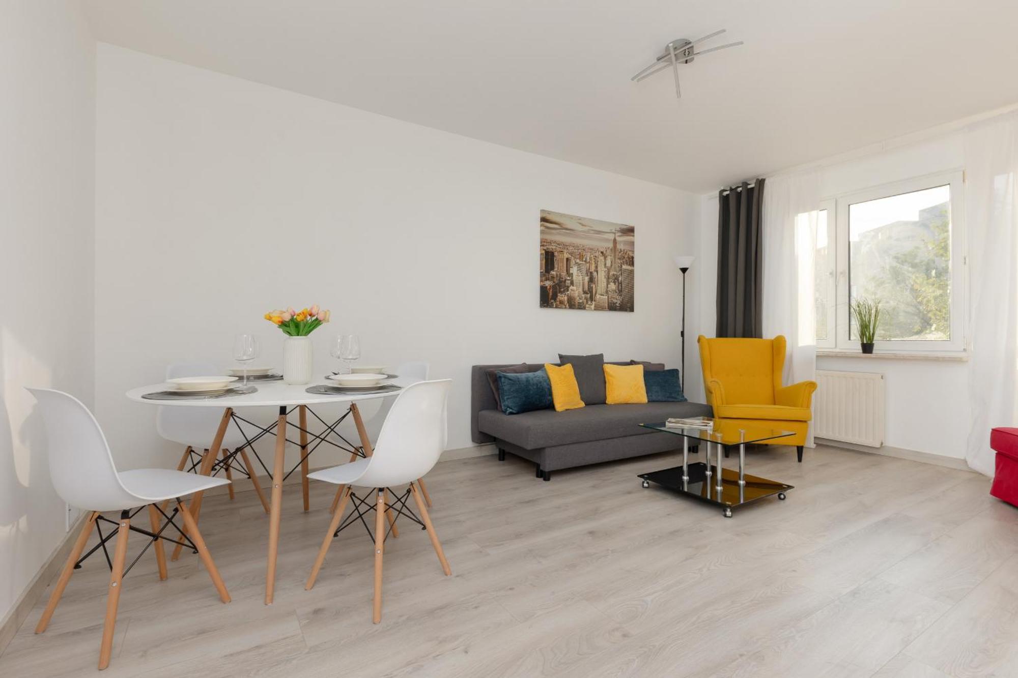 Kopcinskiego Bright & Spacious Ursynow By Renters * Warsaw