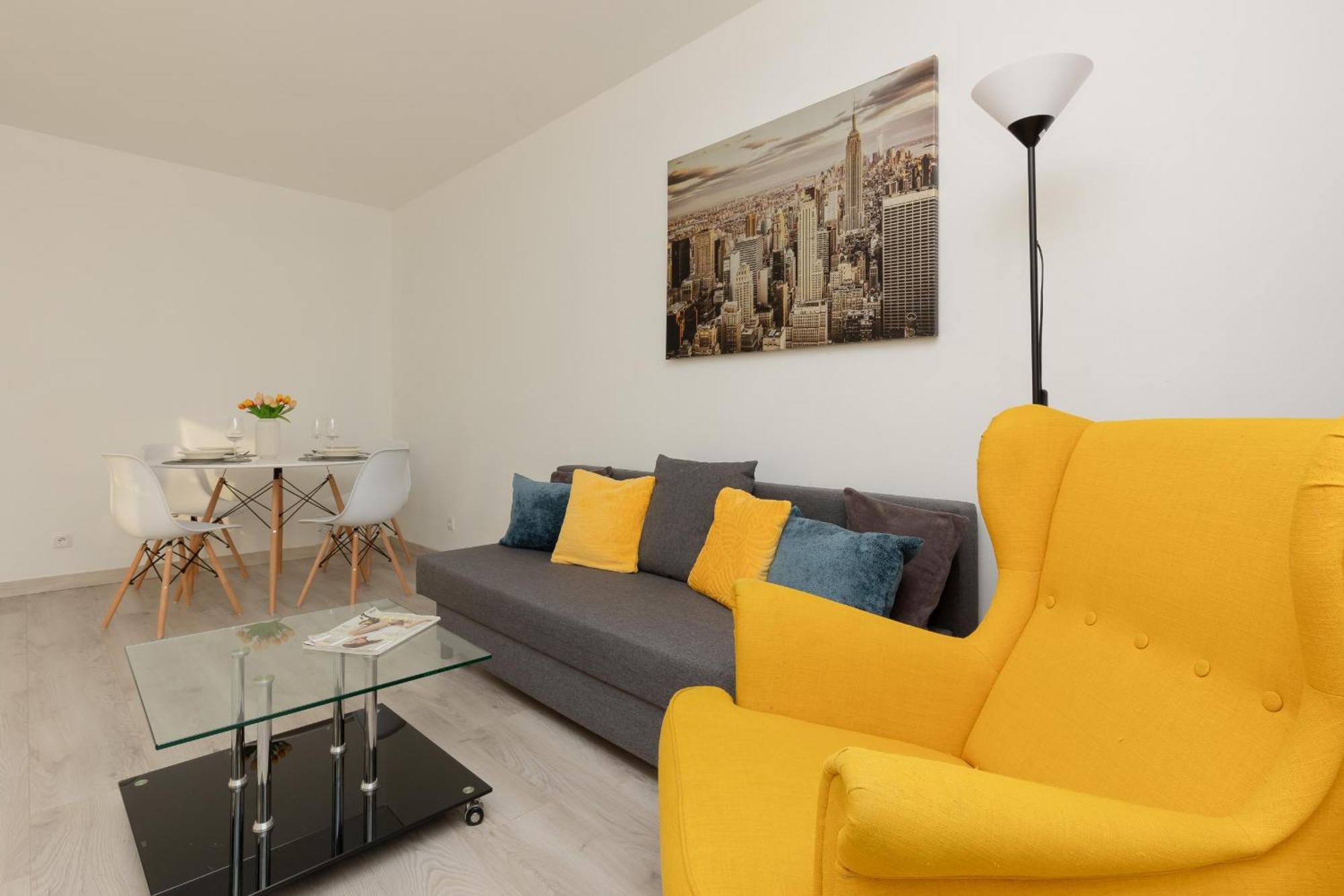 Apartment Kopcinskiego Bright & Spacious Ursynow By Renters Warsaw