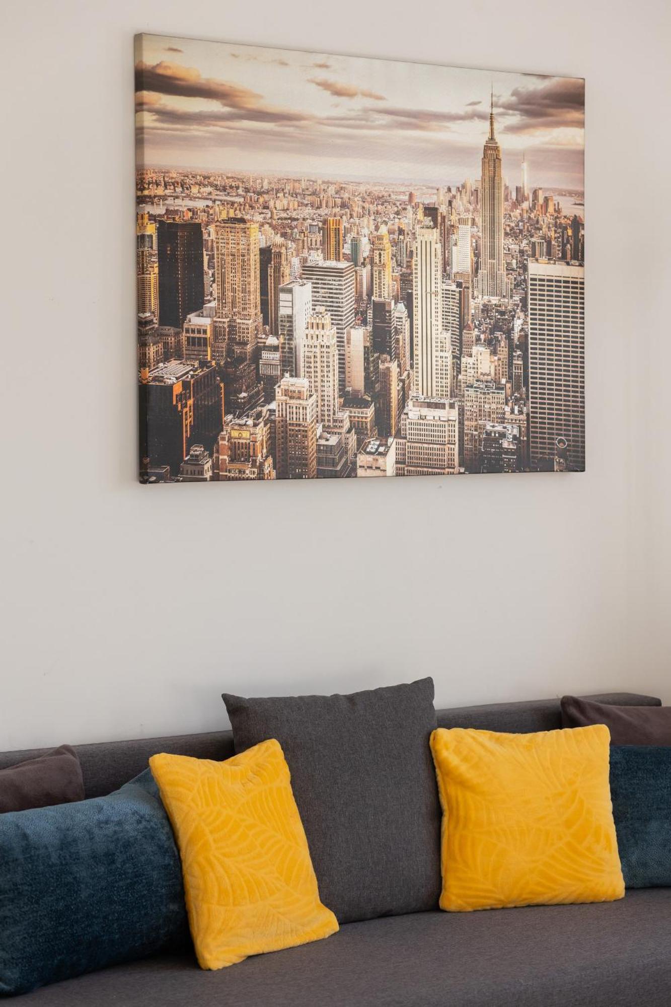 Kopcinskiego Bright & Spacious Ursynow By Renters Apartment