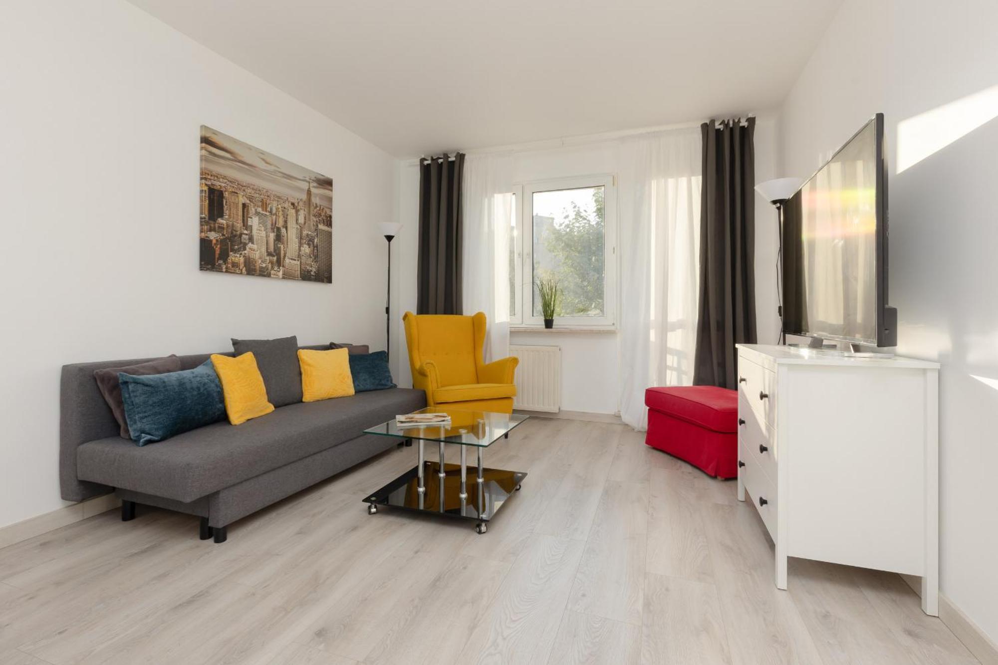 Kopcinskiego Bright & Spacious Ursynow By Renters Apartment