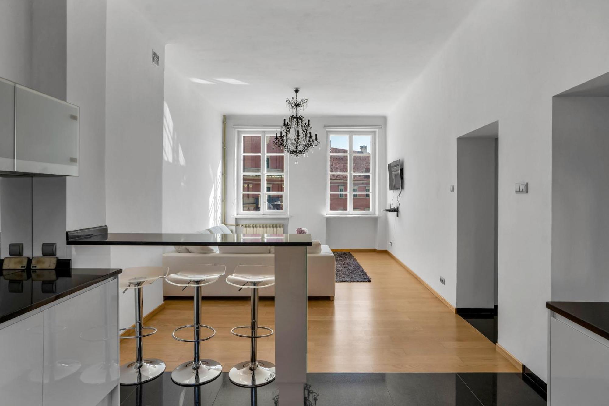 Castle - Prime Location, Historic Center, Castle View, Fast Internet - By Rentujemy Apartment *