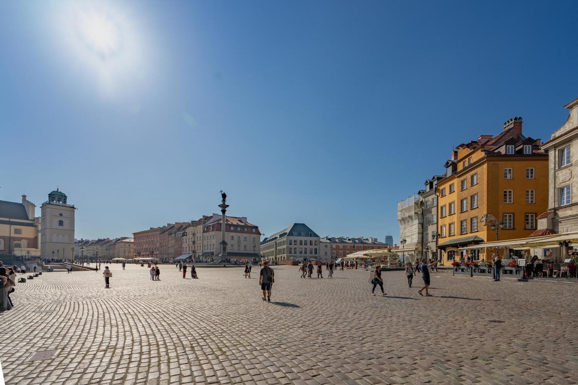 Castle - Prime Location, Historic Center, Castle View, Fast Internet - By Rentujemy Apartment Warsaw