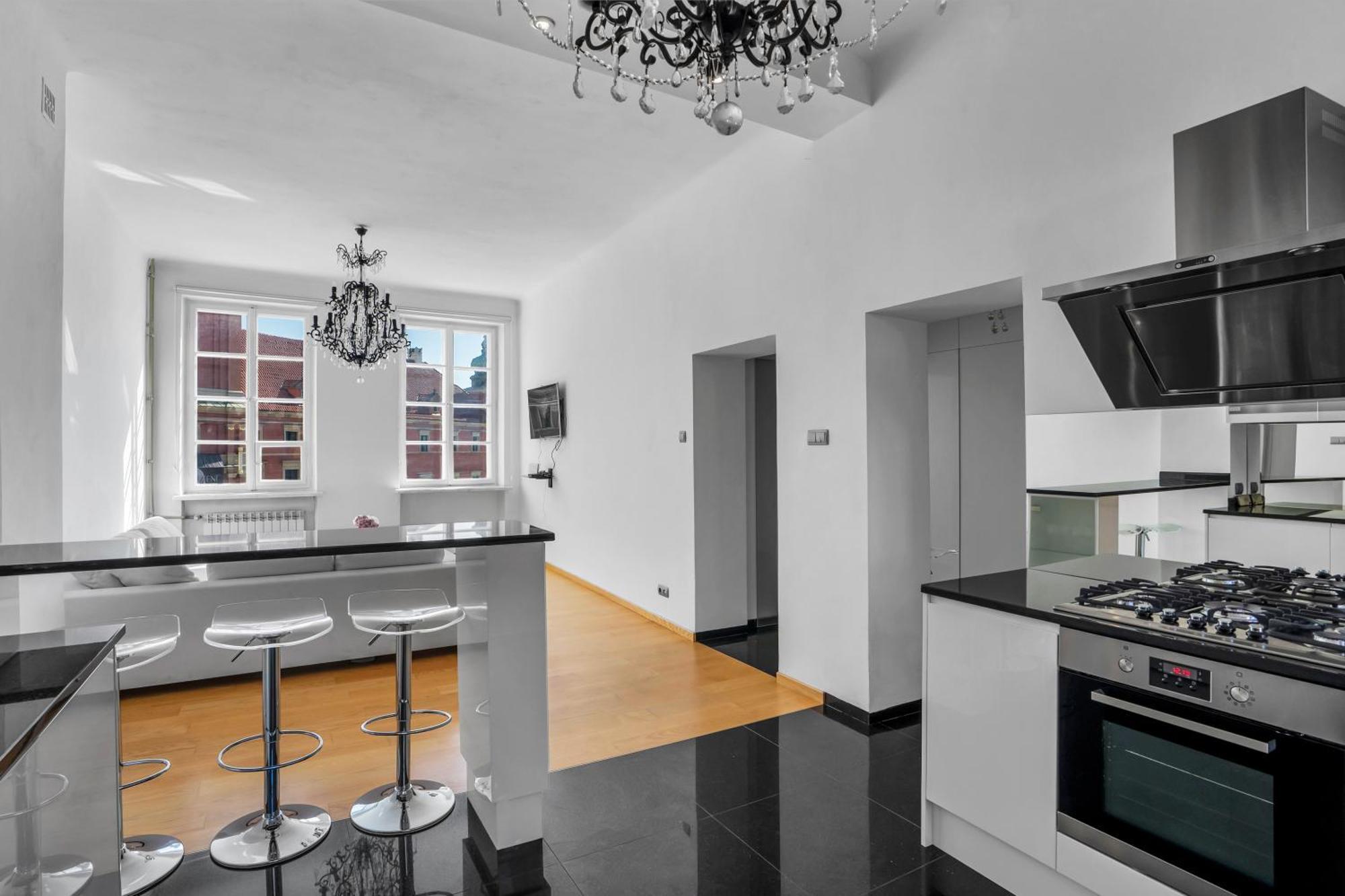 Castle - Prime Location, Historic Center, Castle View, Fast Internet - By Rentujemy Apartment Warsaw