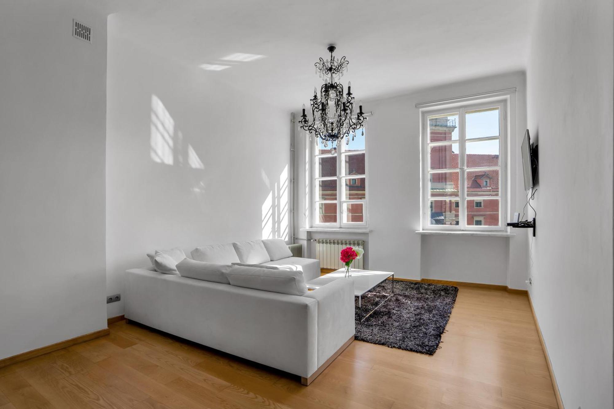 Castle - Prime Location, Historic Center, Castle View, Fast Internet - By Rentujemy Apartment Warsaw