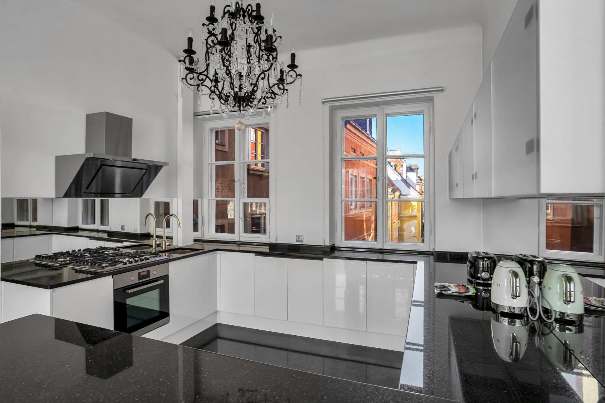 Castle - Prime Location, Historic Center, Castle View, Fast Internet - By Rentujemy *