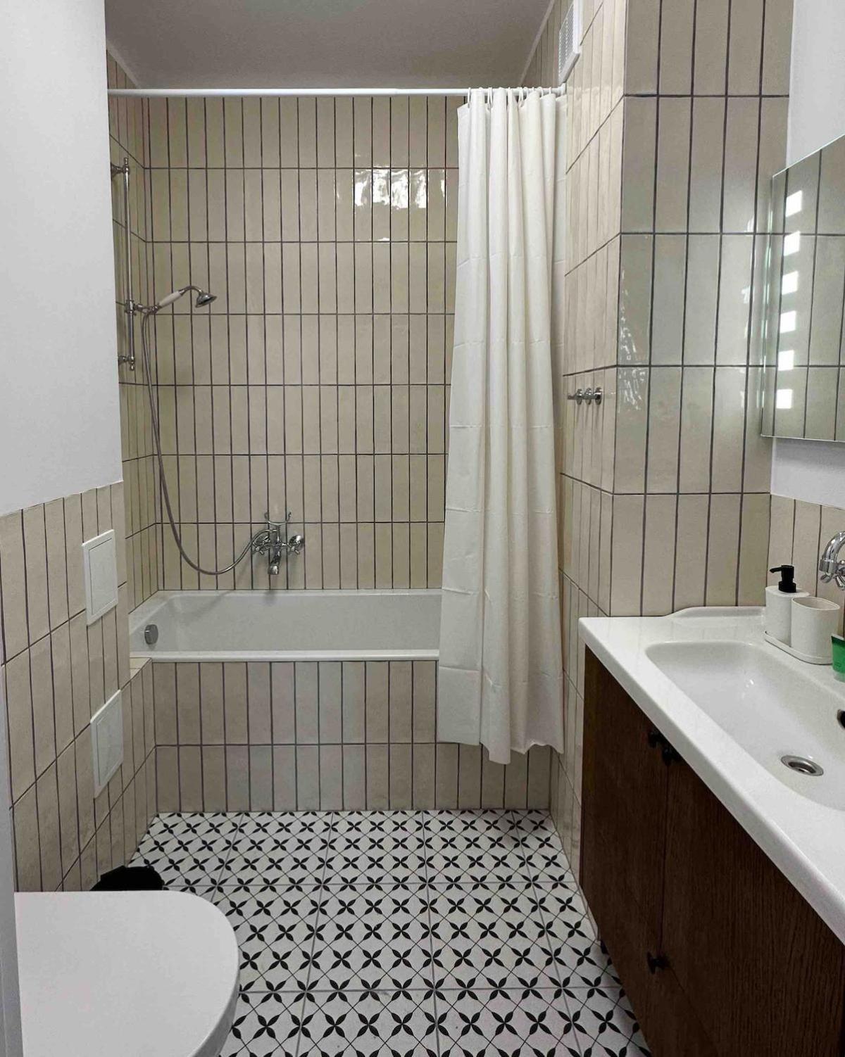 Cozy Krasinski Garden Apartment *