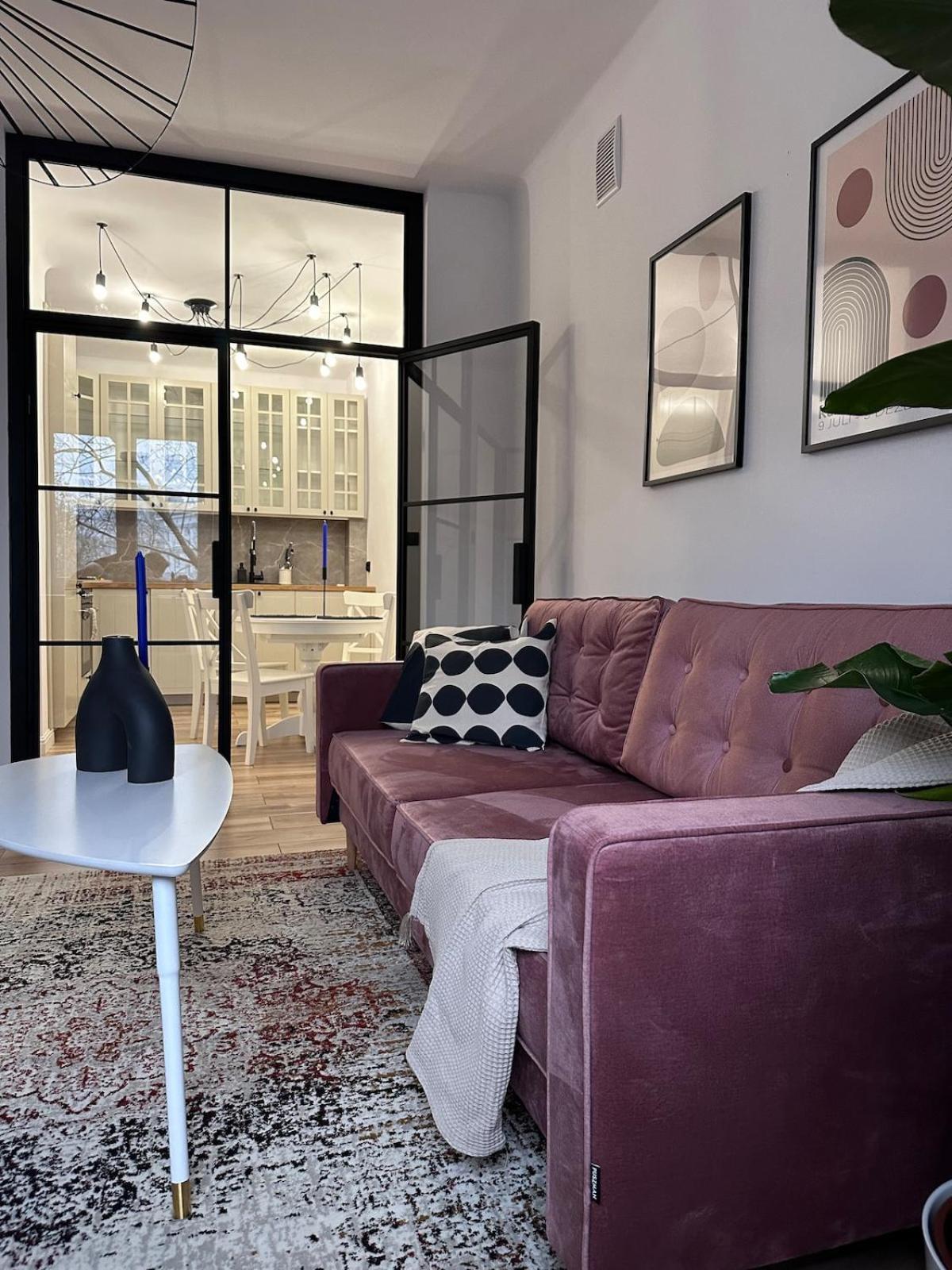 Cozy Krasinski Garden Apartment *