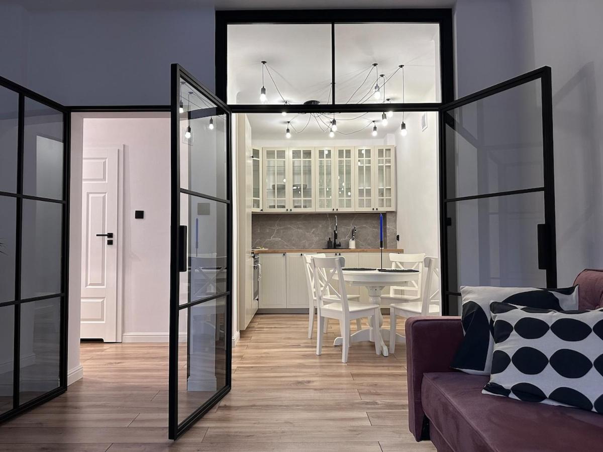 Cozy Krasinski Garden Apartment *