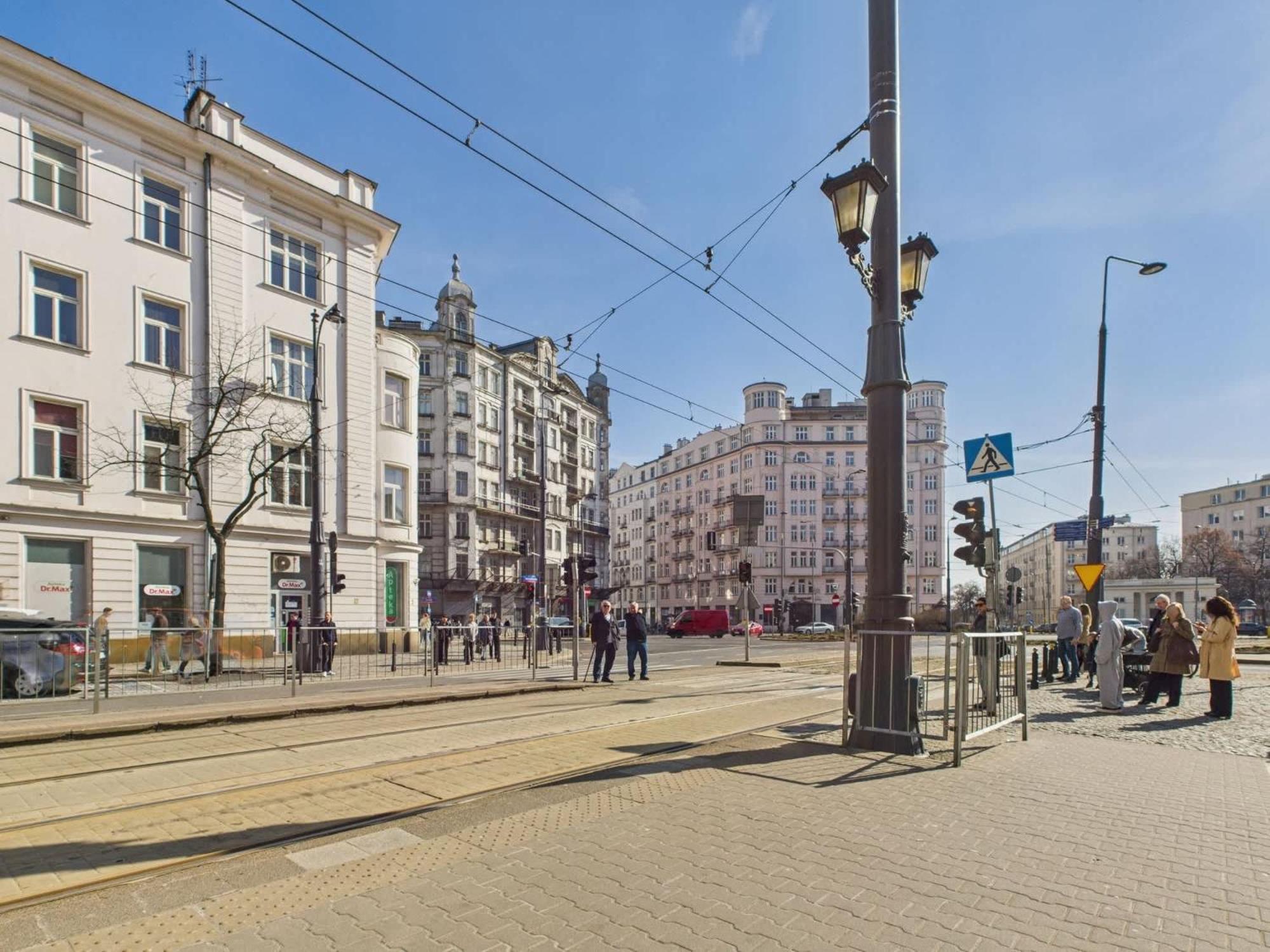 Apartment Exceptional Located Near Royal Baths Park By Renters