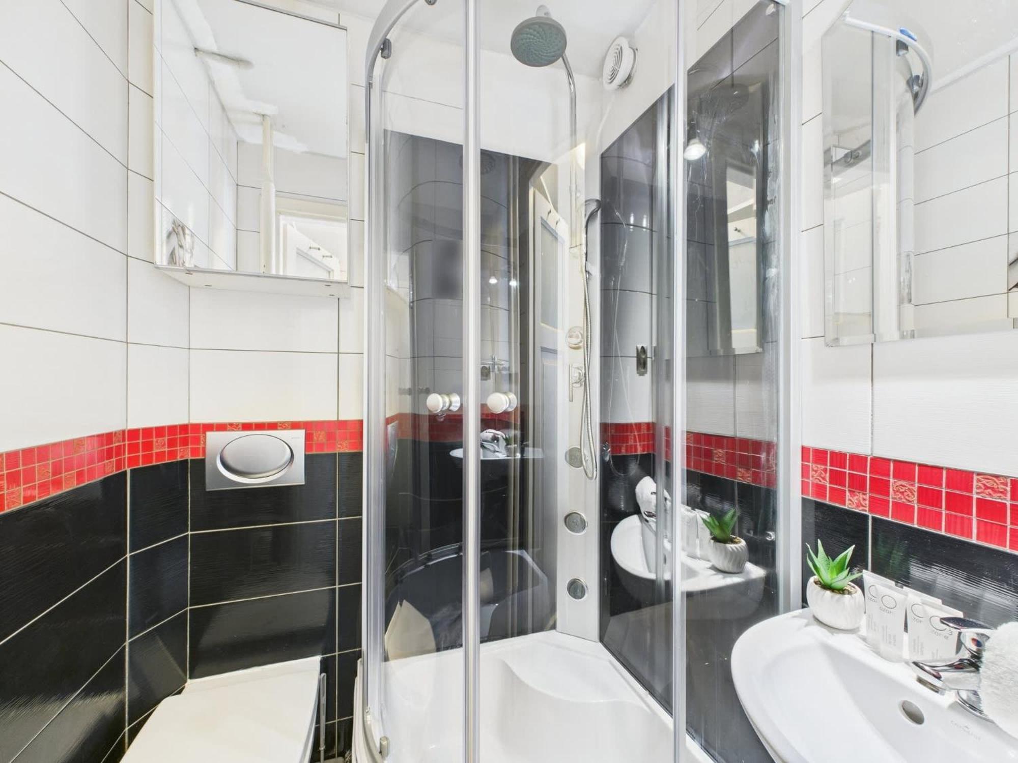 Apartment Exceptional Located Near Royal Baths Park By Renters *