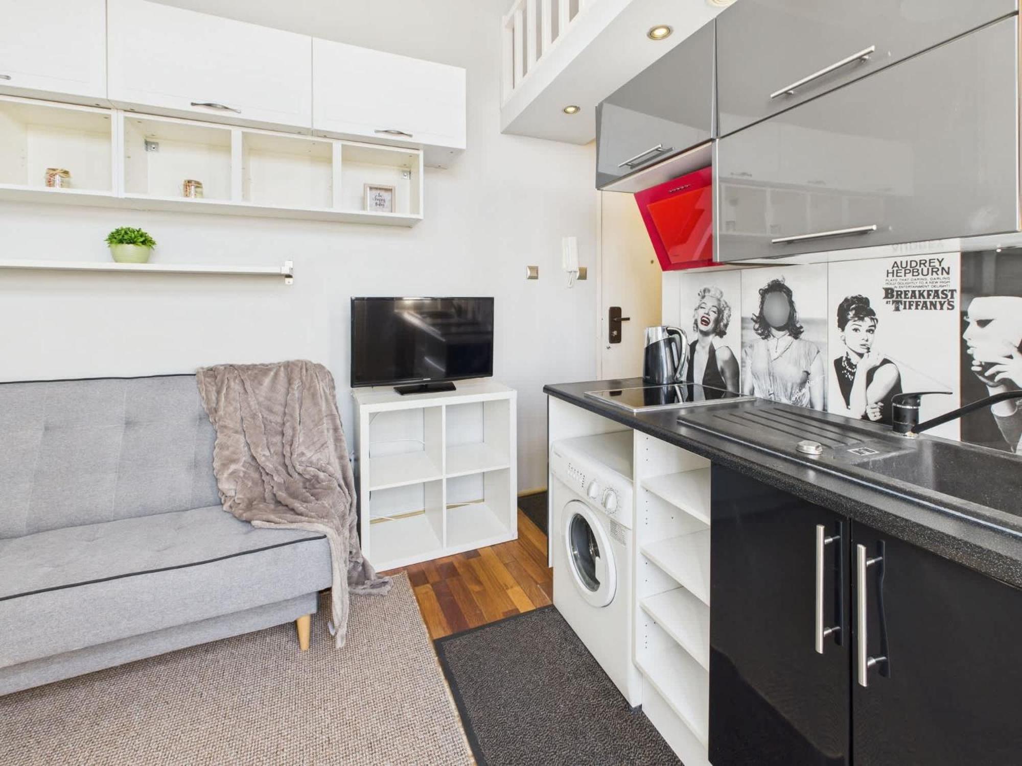 Exceptional Located Near Royal Baths Park By Renters Warsaw