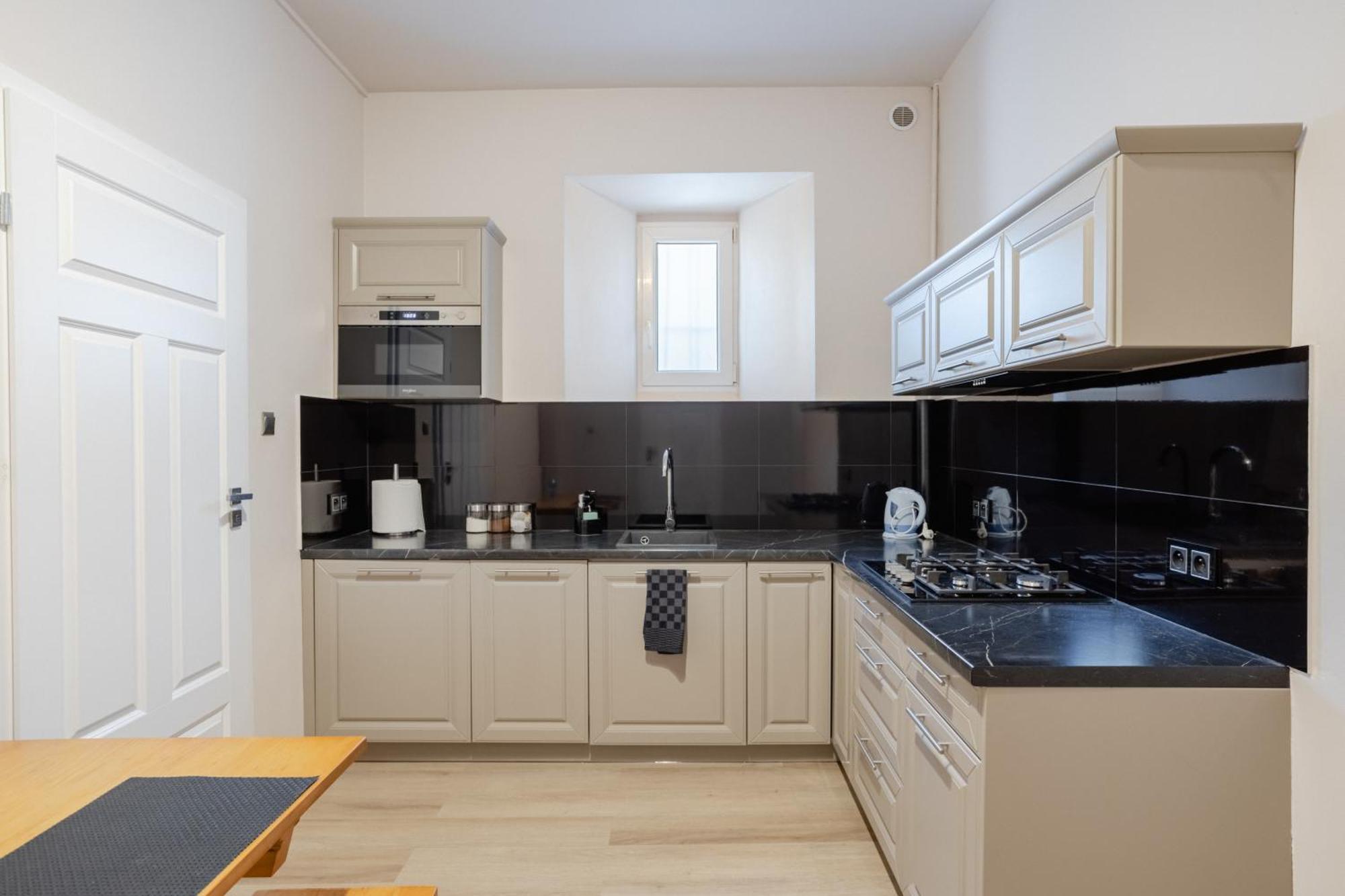 Time Apartment *