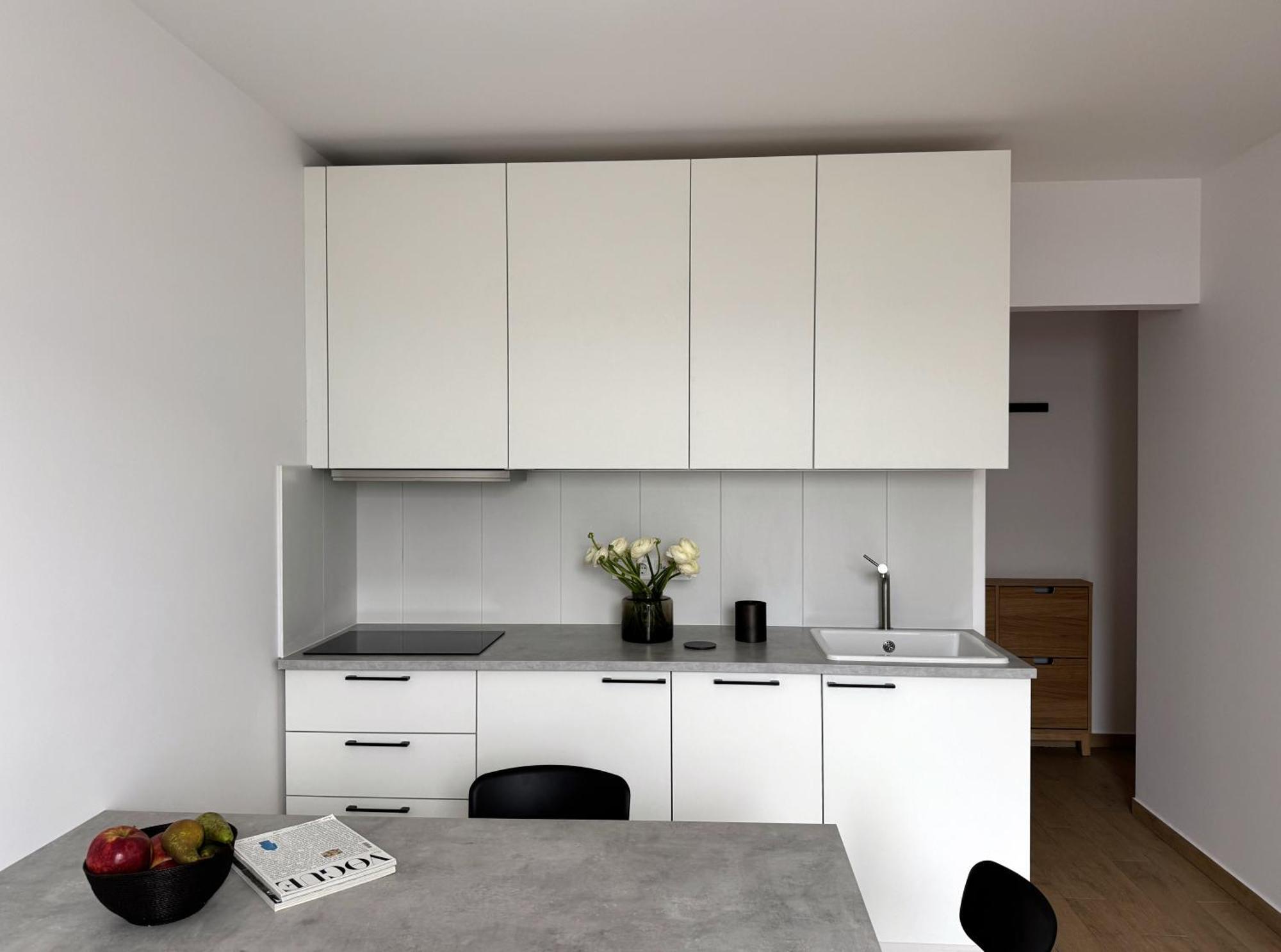 Torunska White Apartment Warsaw