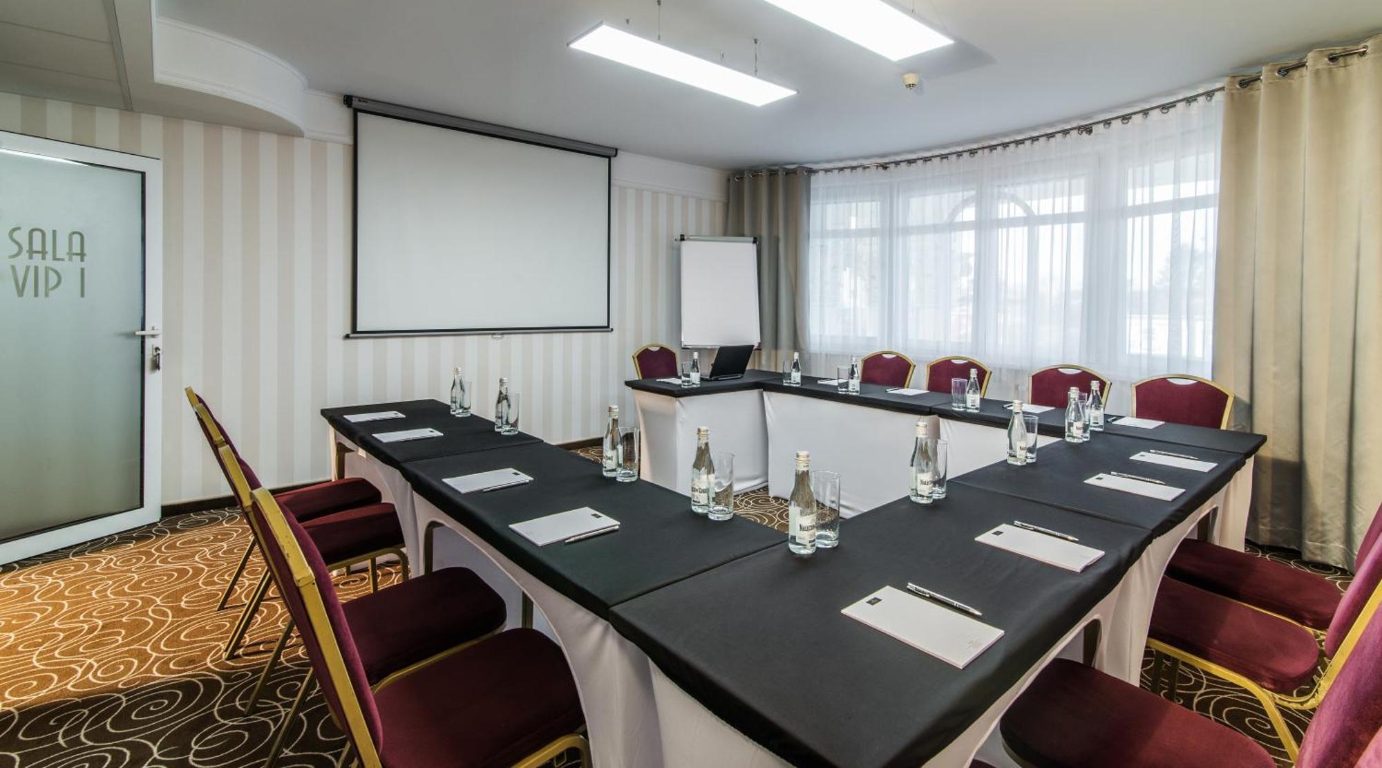 Lord - Airport Hotel Warsaw