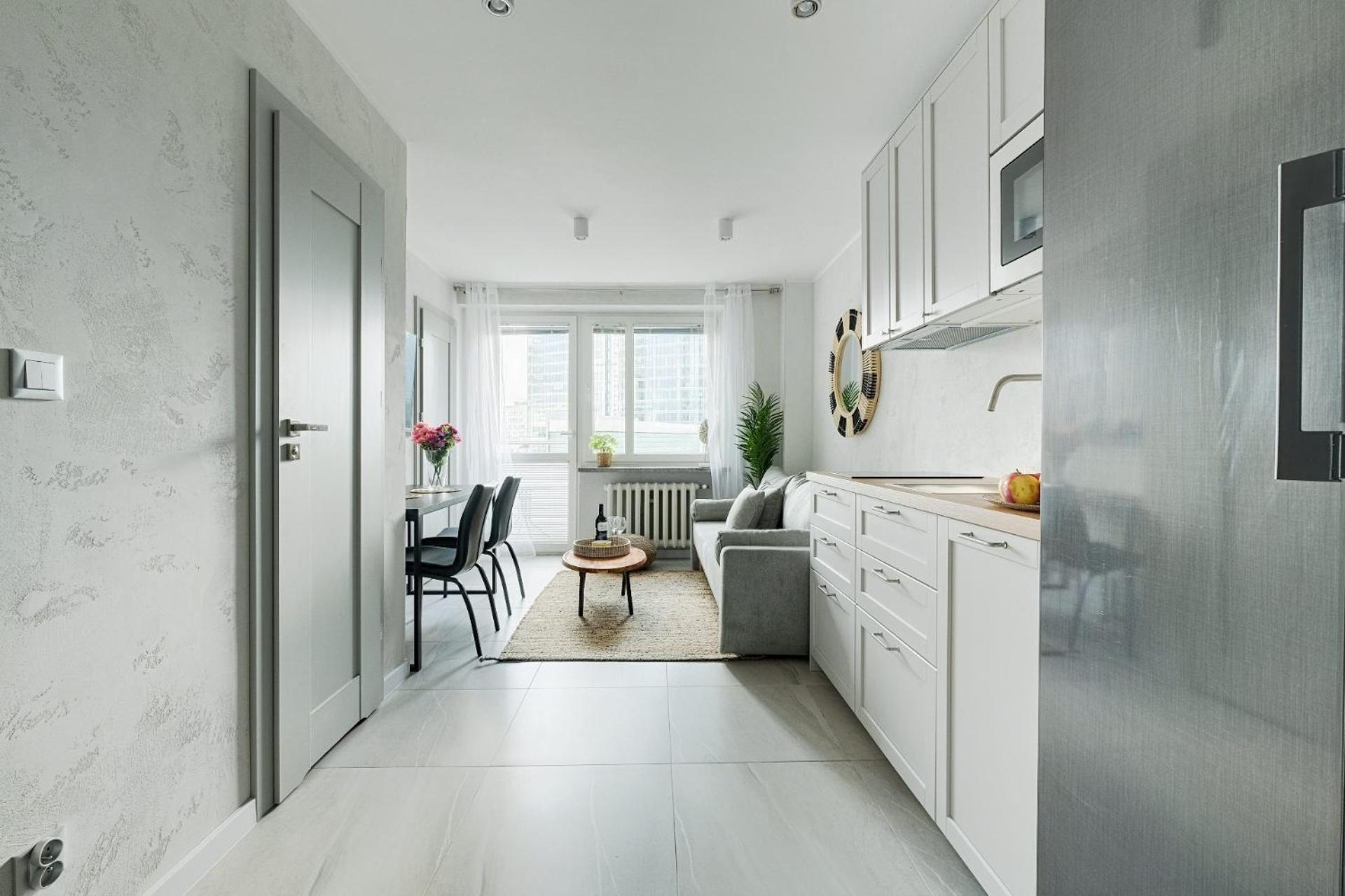Emilii Plater 55 Center 3 Bedrooms Living Balcony Apartment Warsaw
