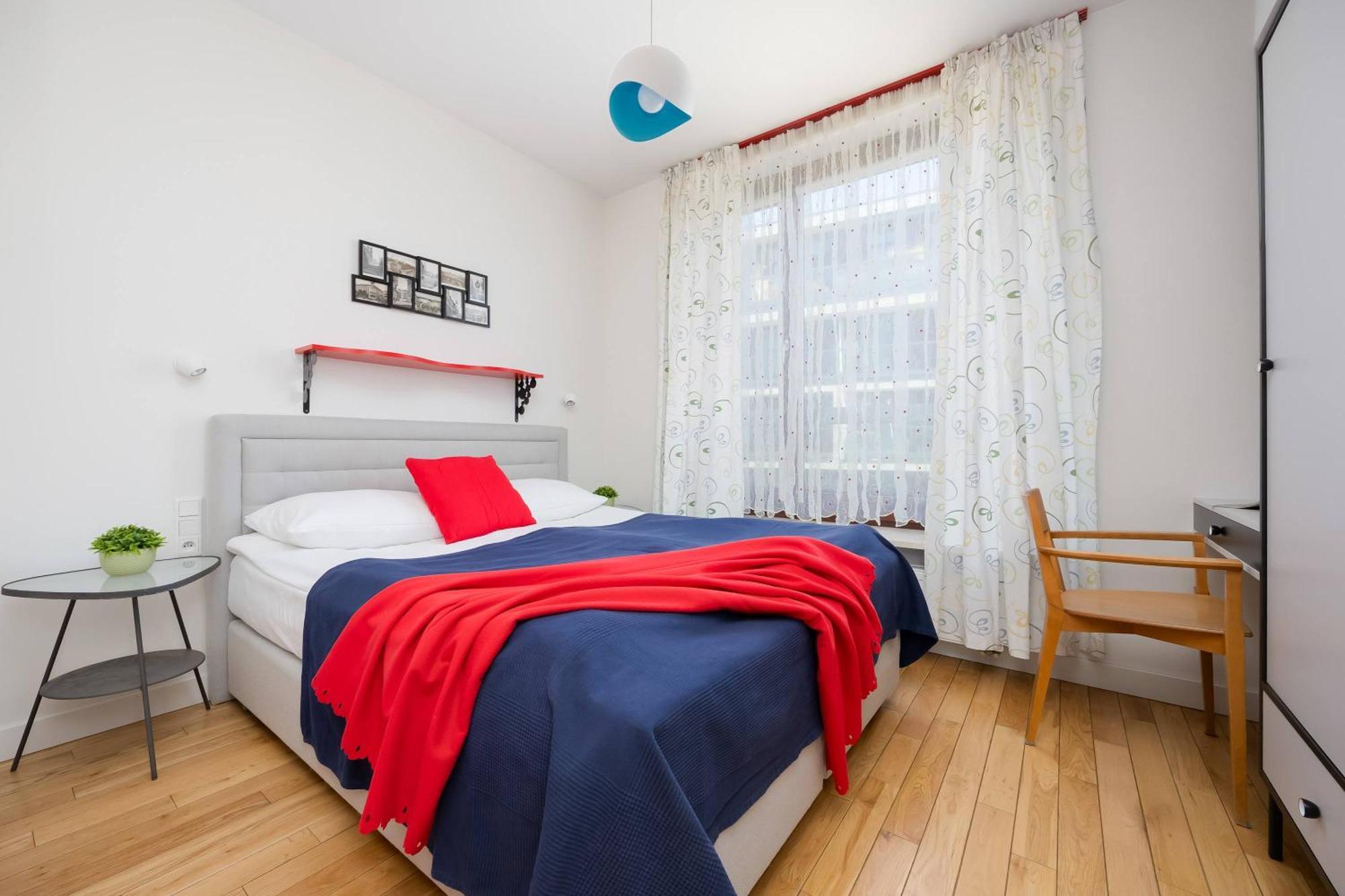 Leszczynska American Retro With Balcony Warsaw's Powisle By Renters Warsaw