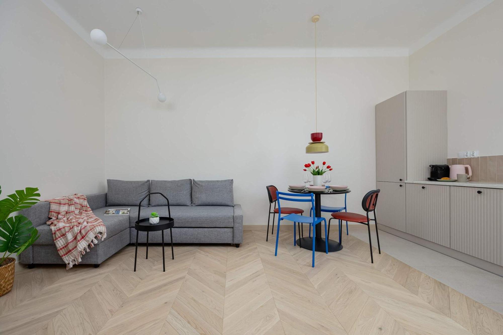 Bright Rakowiecka Near Pole Mokotowskie By Renters * Warszawa