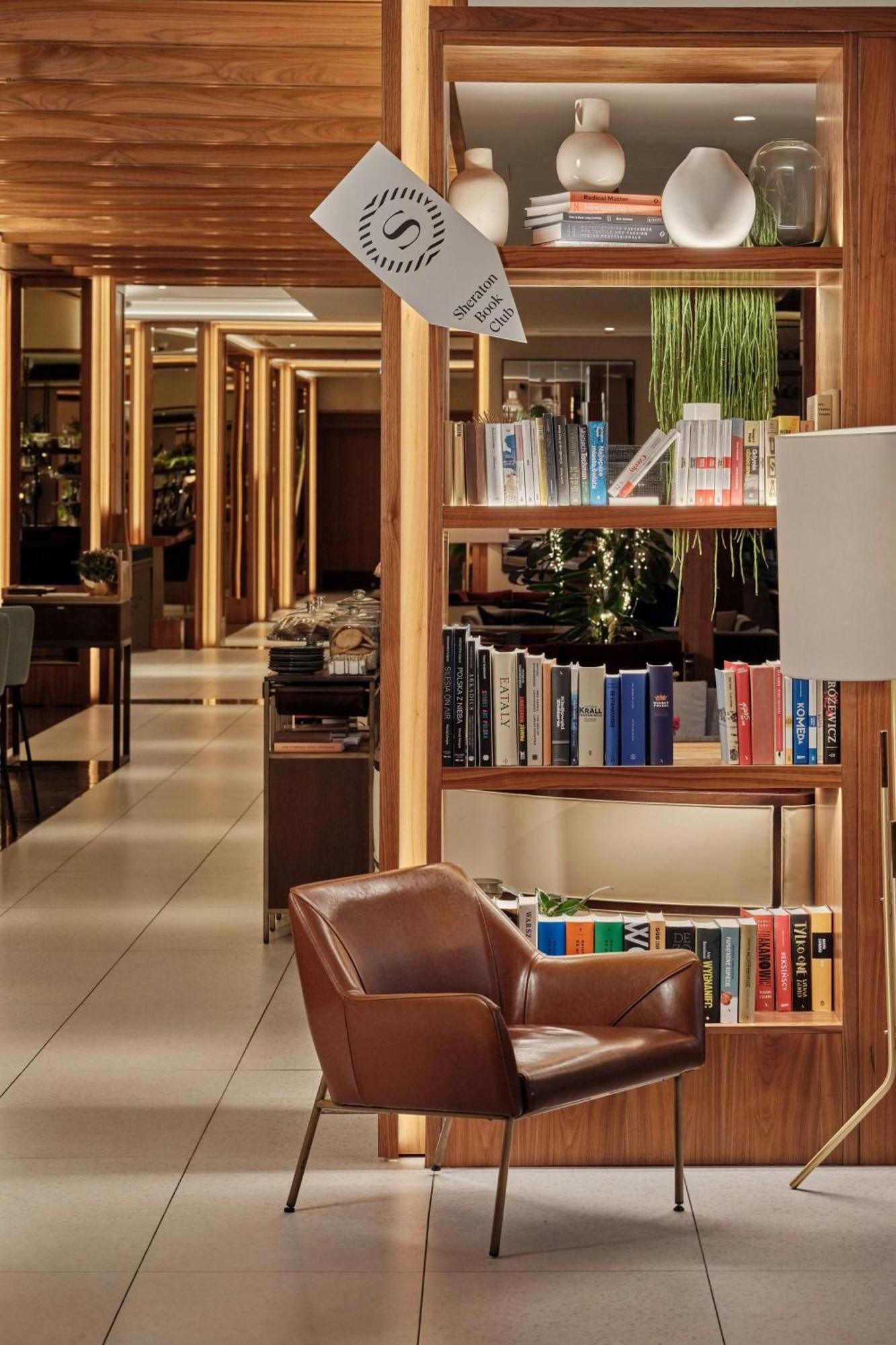 Sheraton Grand Khách sạn 5*