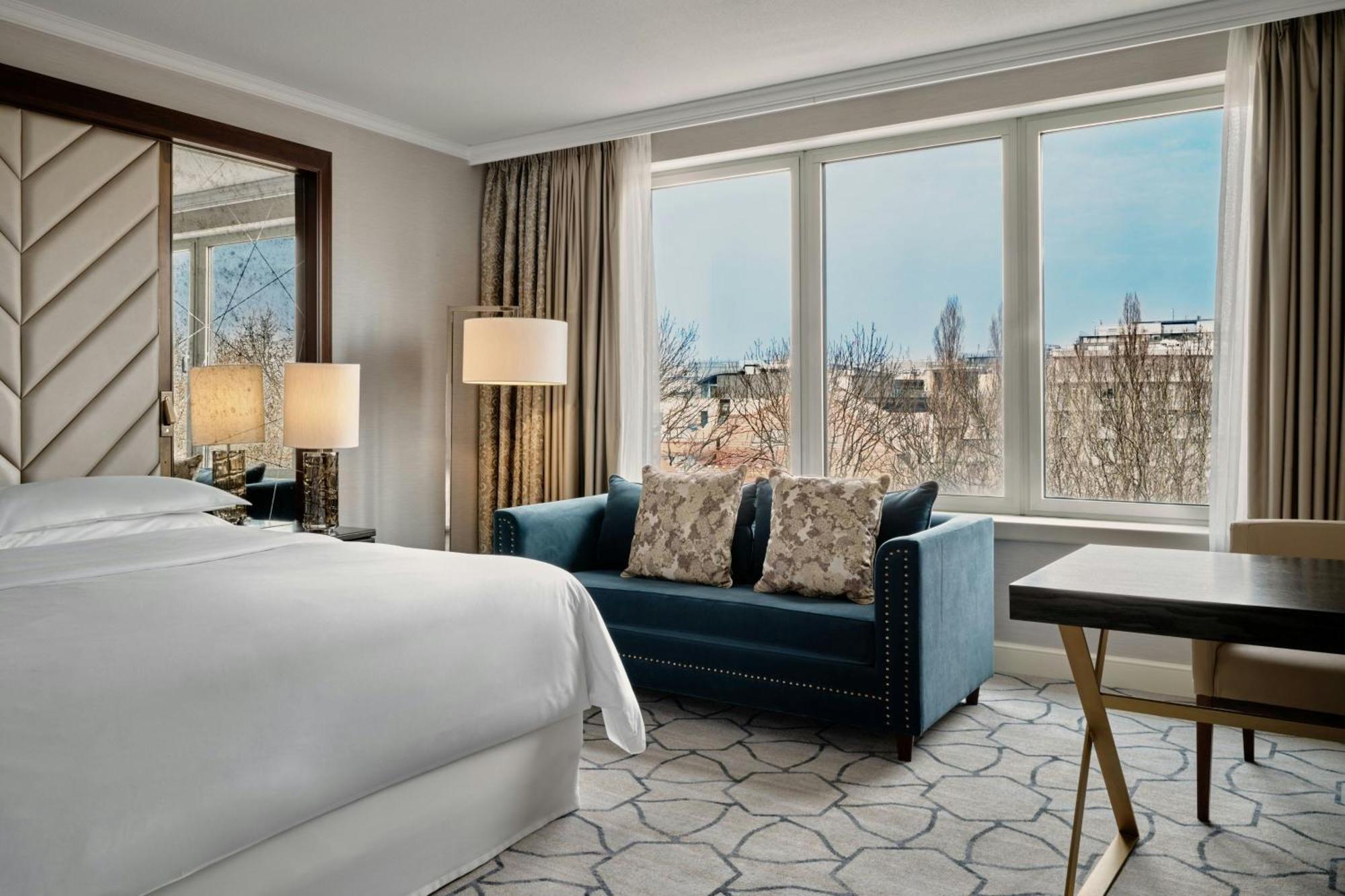 Sheraton Grand Khách sạn 5*
