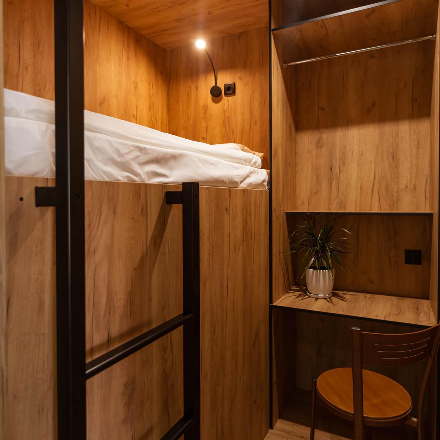 Luxhostel24 *