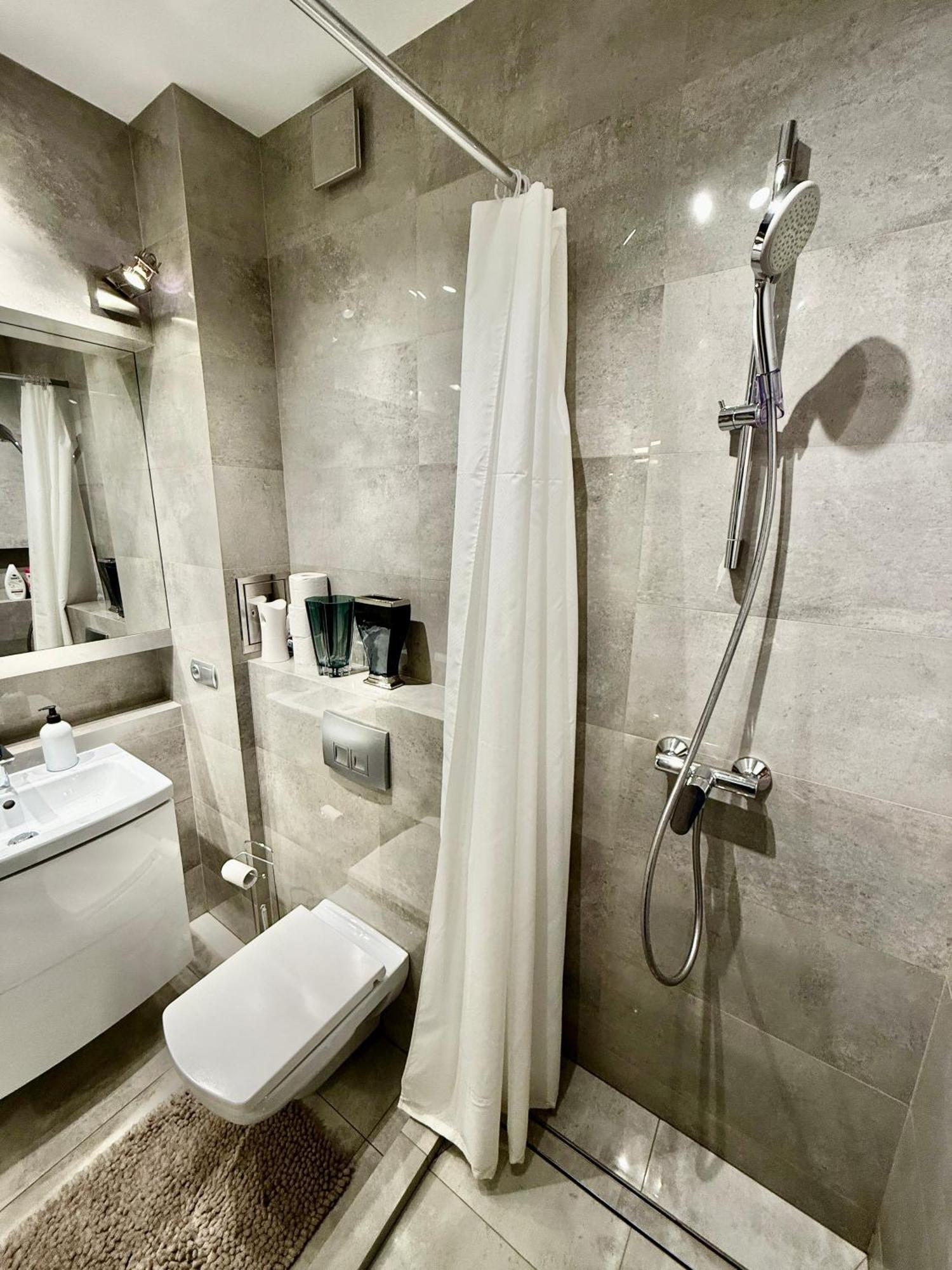 Class Metro Fast Wifi 100 Mbs 70'tv Netflix Hbo Max Disney+ Appletv+ Apartament Warszawa