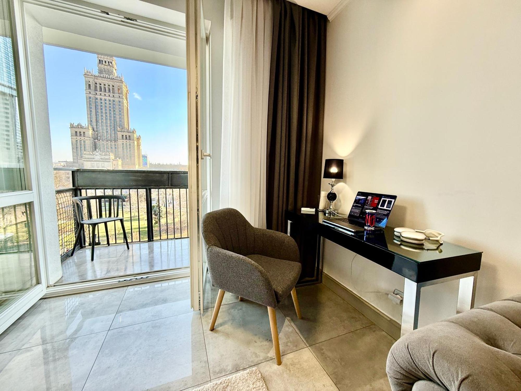 Apartment Class Metro Fast Wifi 100 Mbs 70'tv Netflix Hbo Max Disney+ Appletv+ Warschau