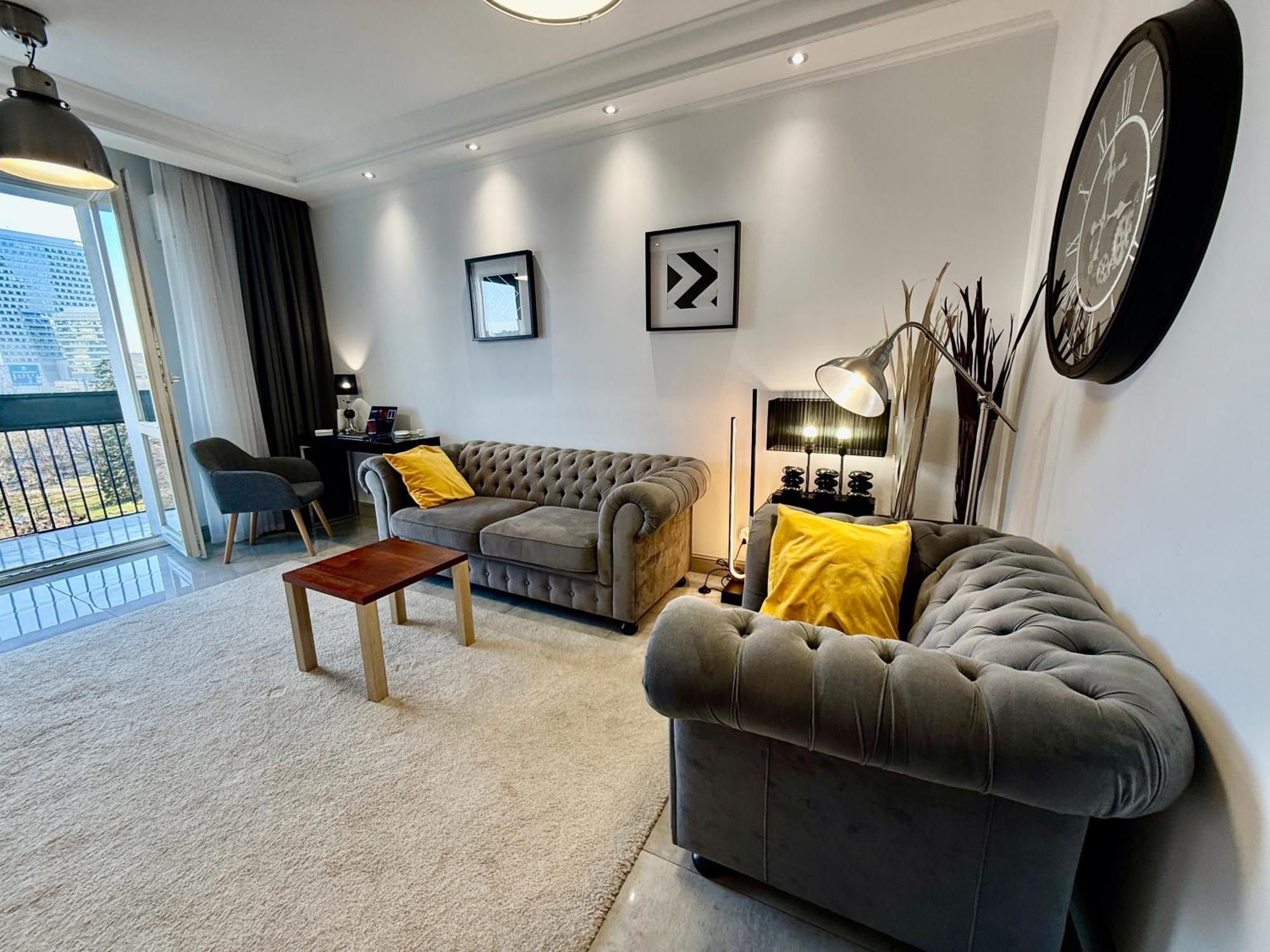 Class Metro Fast Wifi 100 Mbs 70'tv Netflix Hbo Max Disney+ Appletv+ Warschau