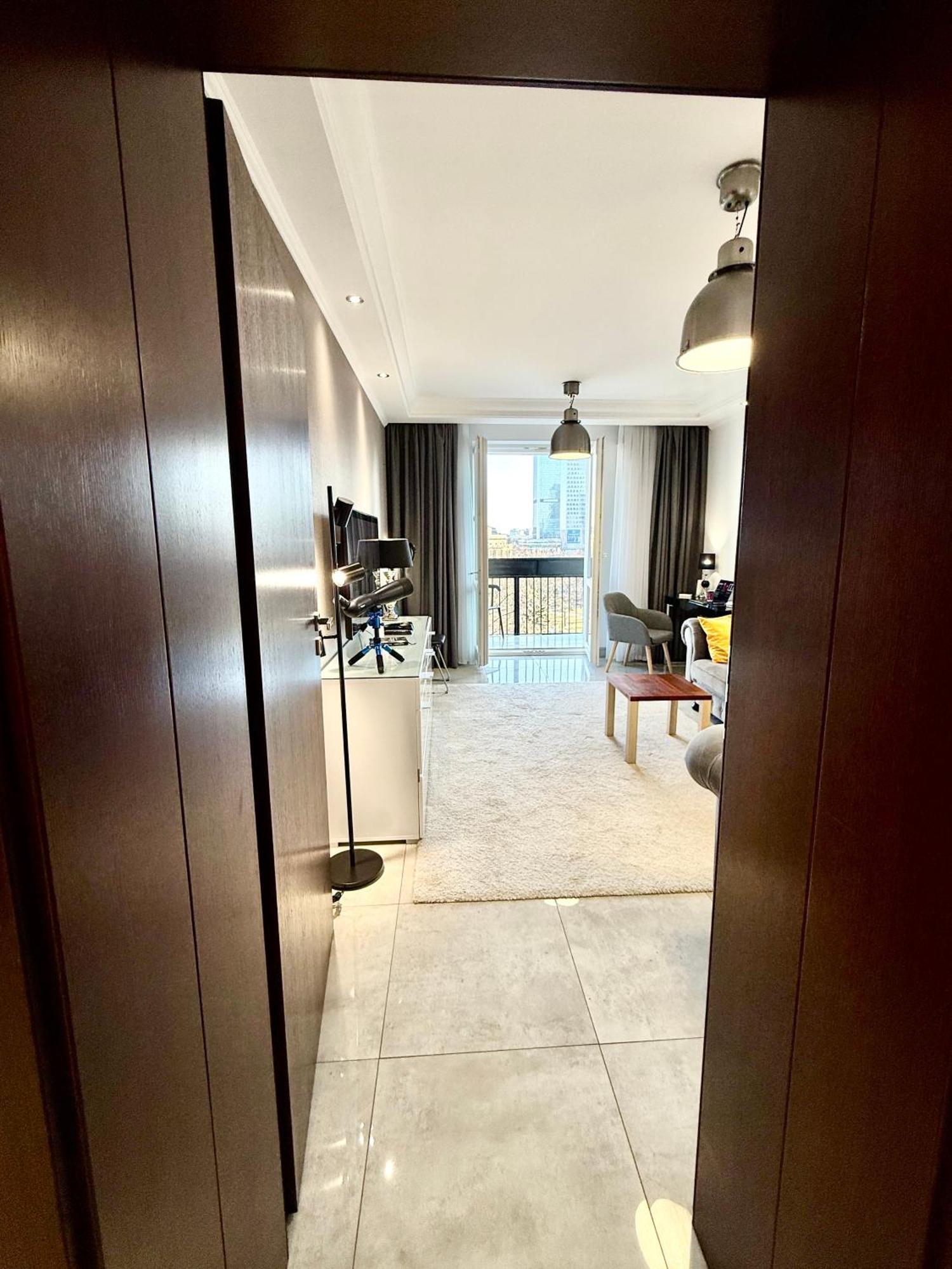 Class Metro Fast Wifi 100 Mbs 70'tv Netflix Hbo Max Disney+ Appletv+ Apartament *