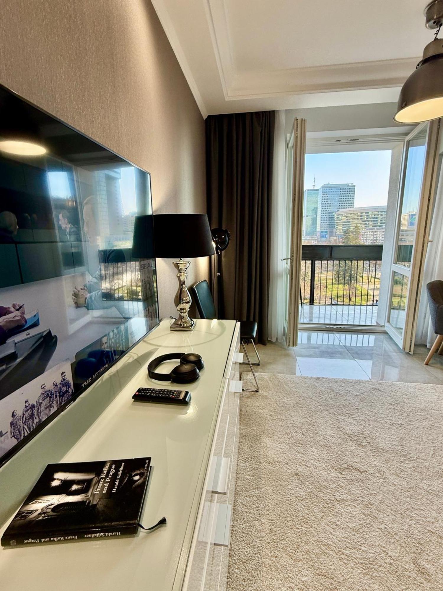 Class Metro Fast Wifi 100 Mbs 70'tv Netflix Hbo Max Disney+ Appletv+ Warszawa