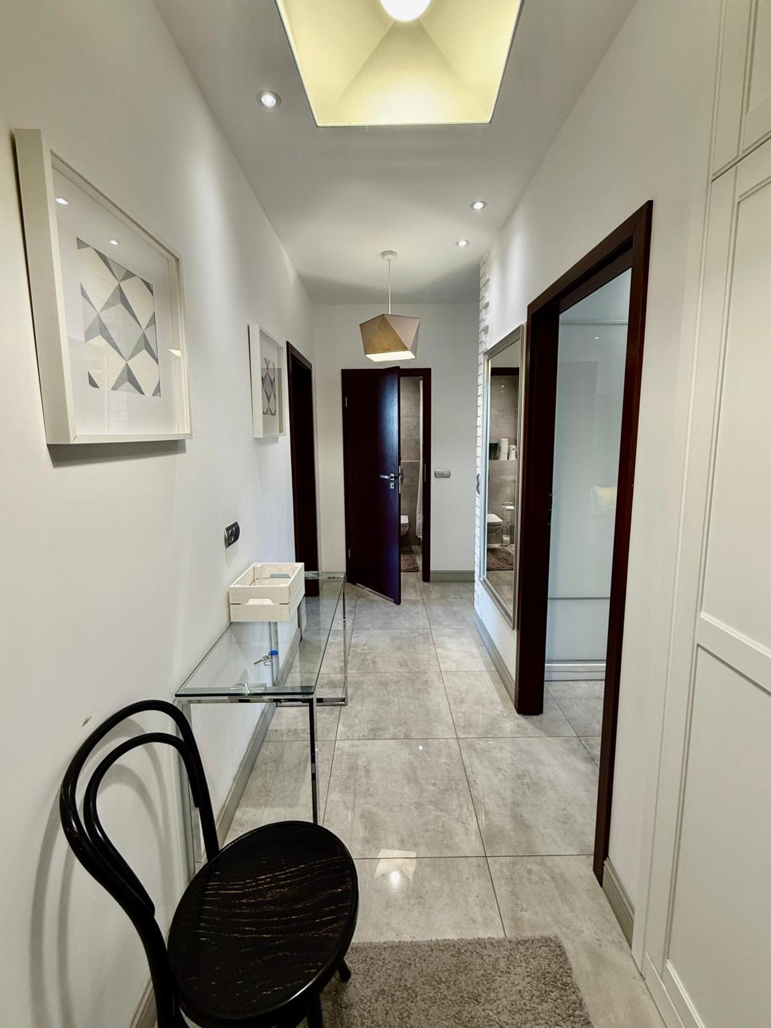 Class Metro Fast Wifi 100 Mbs 70'tv Netflix Hbo Max Disney+ Appletv+ * Warszawa
