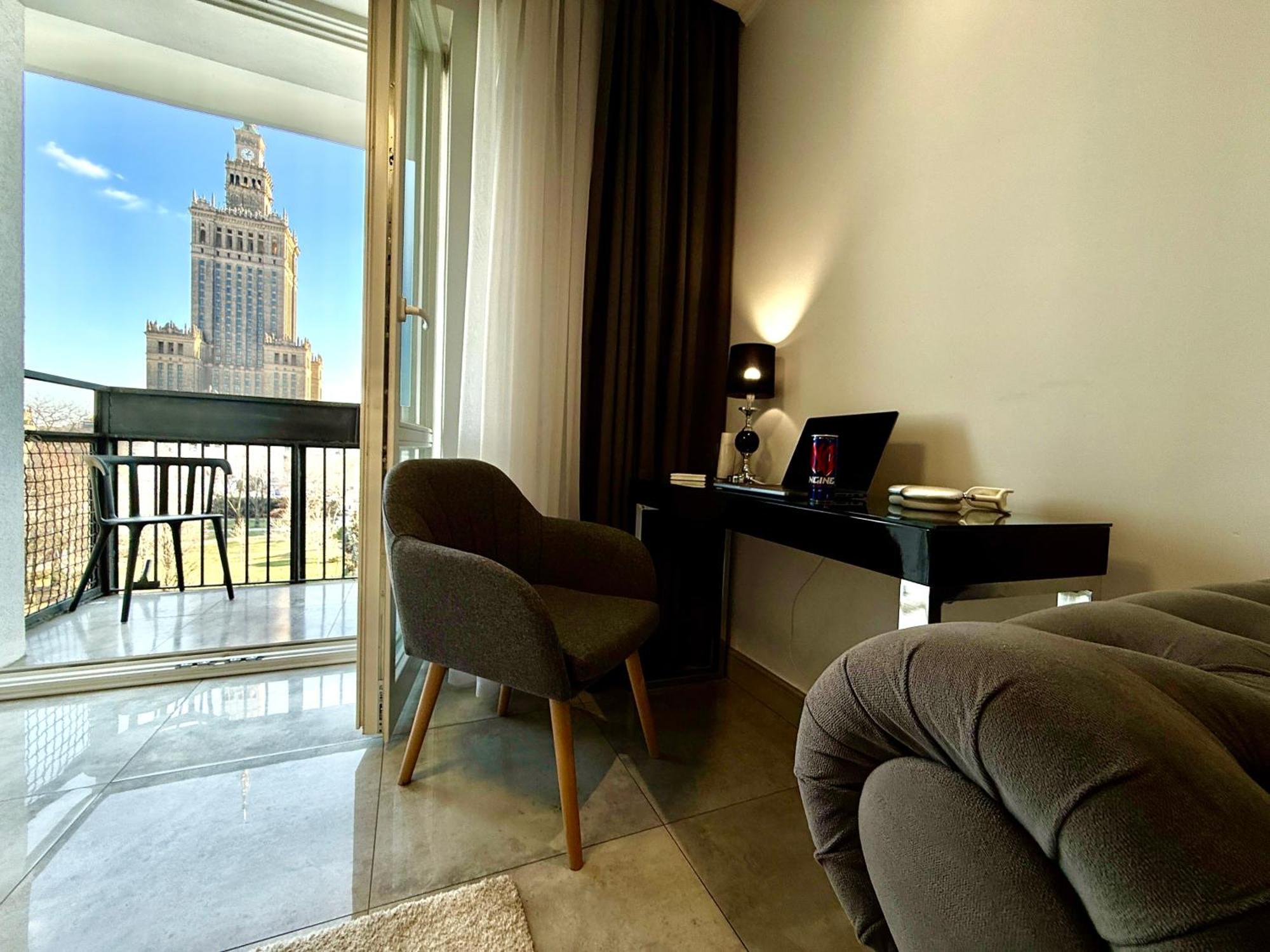 Class Metro Fast Wifi 100 Mbs 70'tv Netflix Hbo Max Disney+ Appletv+ Apartment Warschau