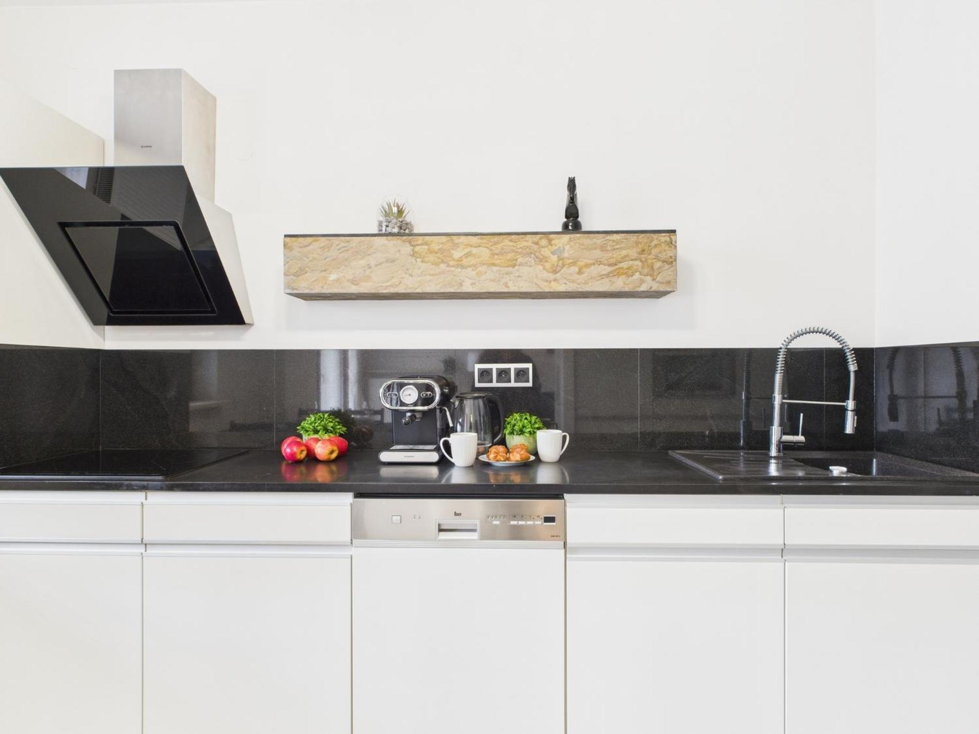 Chlodna European Square By Renters *