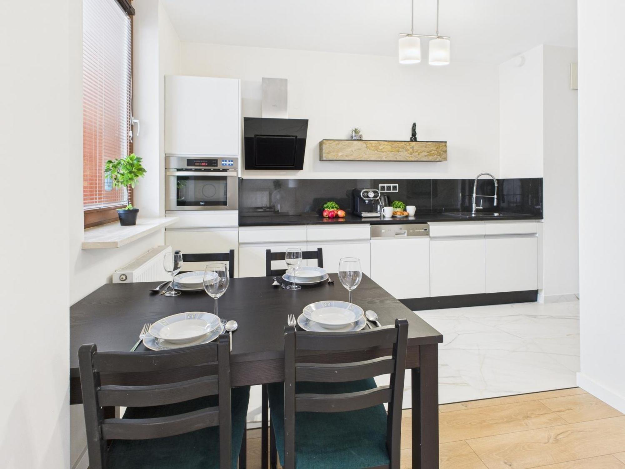 Chlodna European Square By Renters