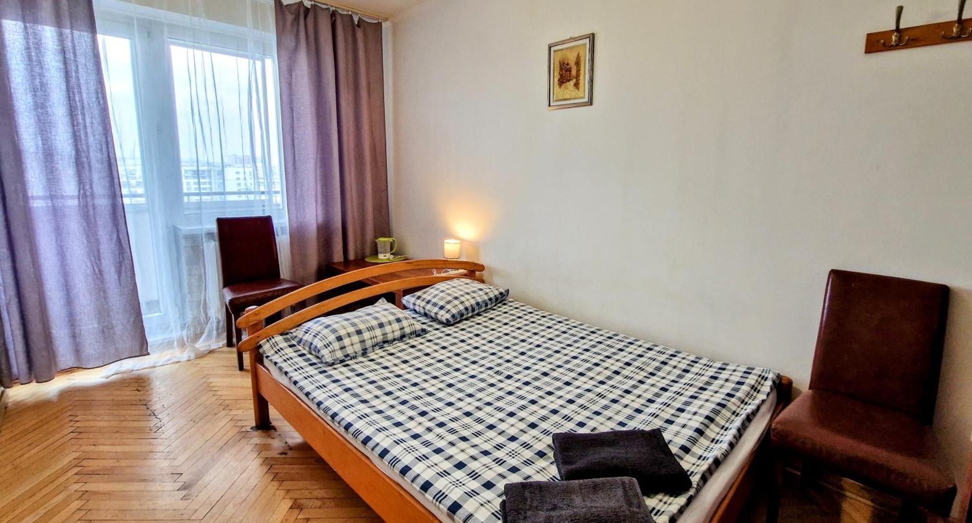 Niebieski Meander Blisko Metra Nhà trọ