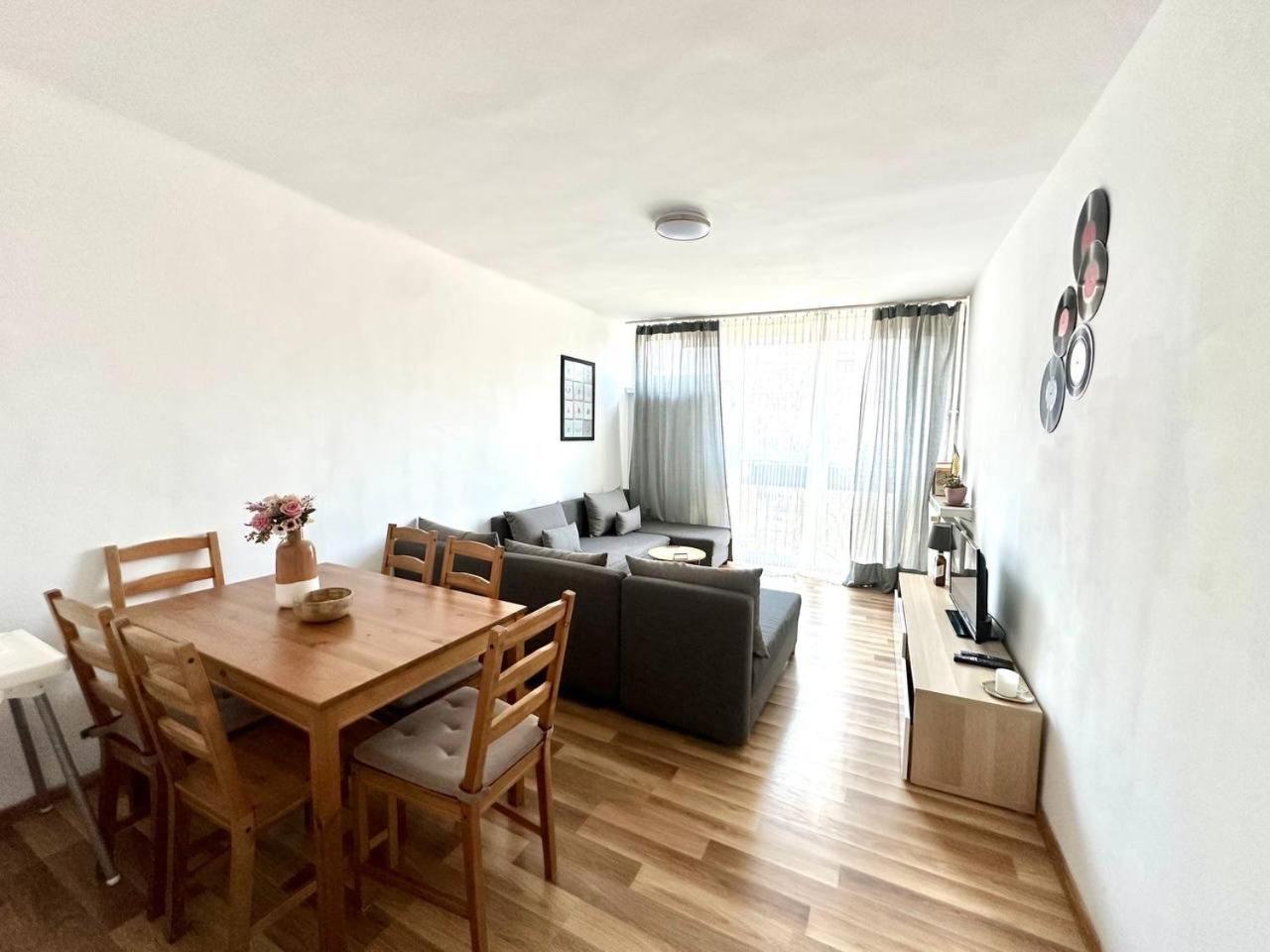Ohmyhome - Park Mirowski Apartamento *