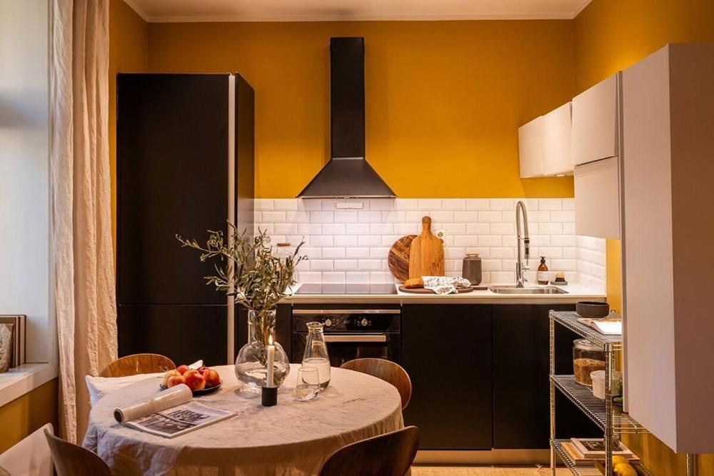 Fantastic In Old Apartment *