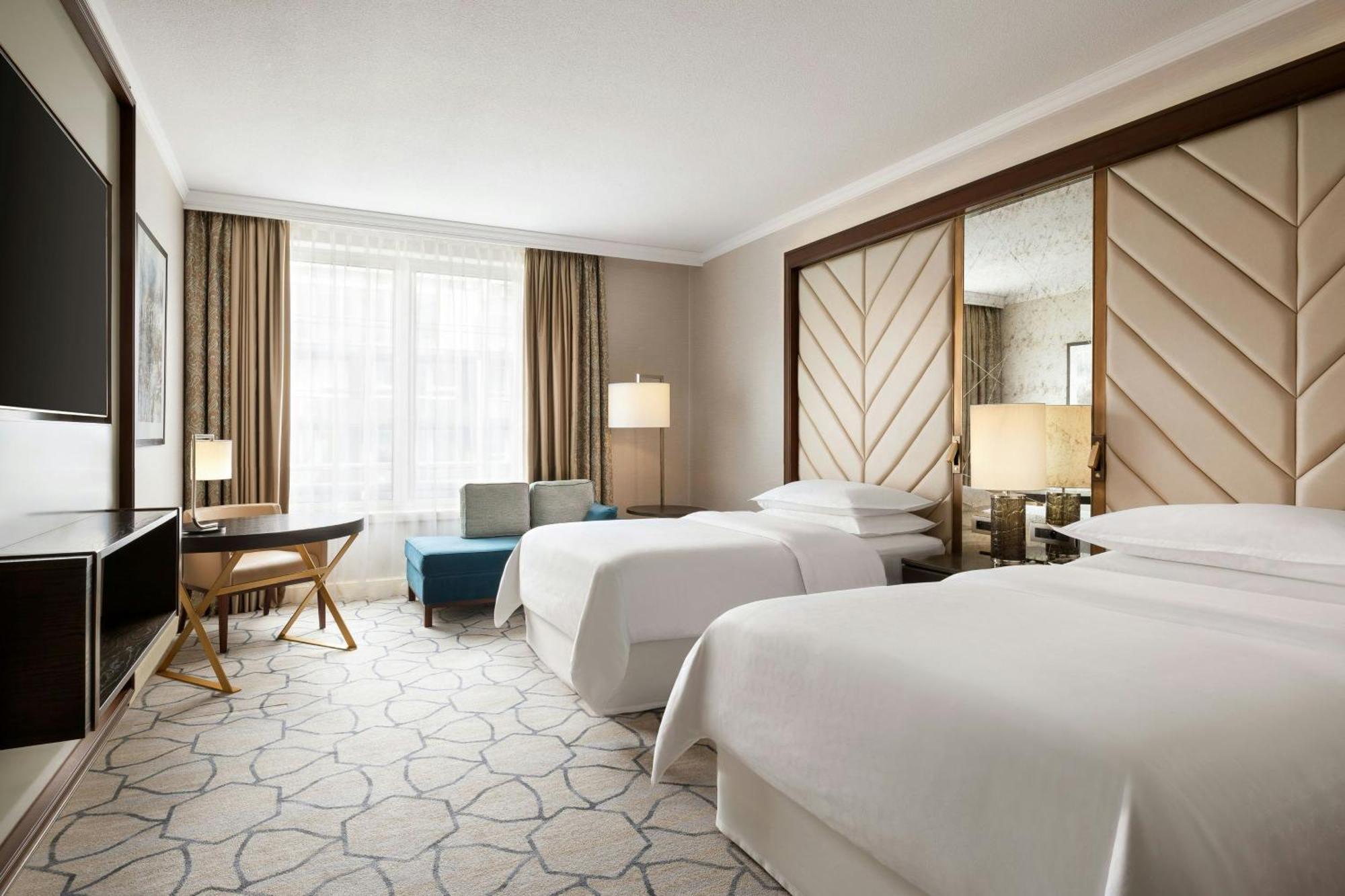 Khách sạn Sheraton Grand 5*