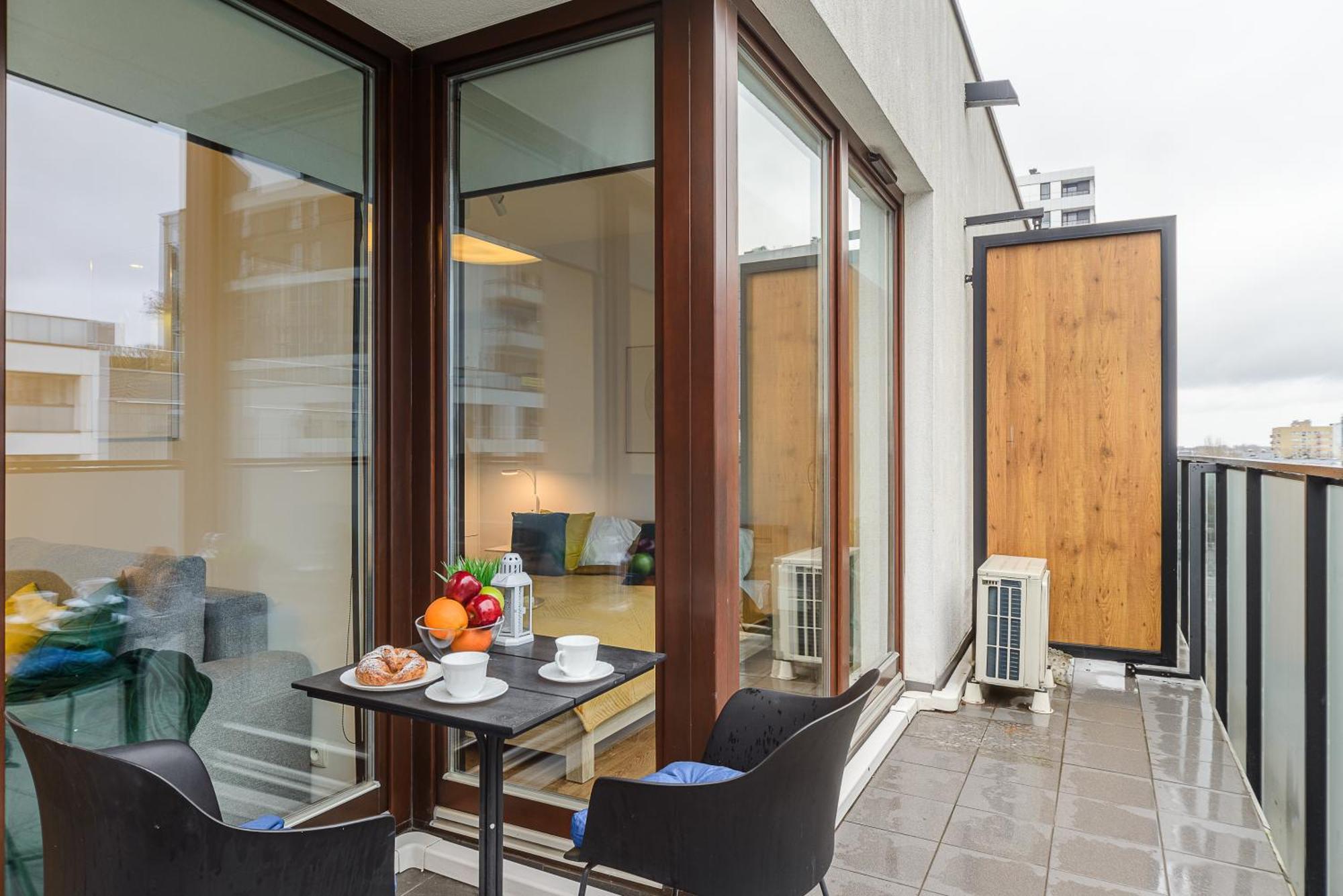 Apartment Cozy Family With Balcony Near Zlote Tarasy Warschau