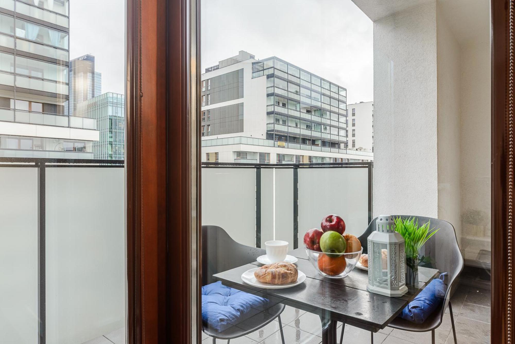 Apartment Cozy Family With Balcony Near Zlote Tarasy