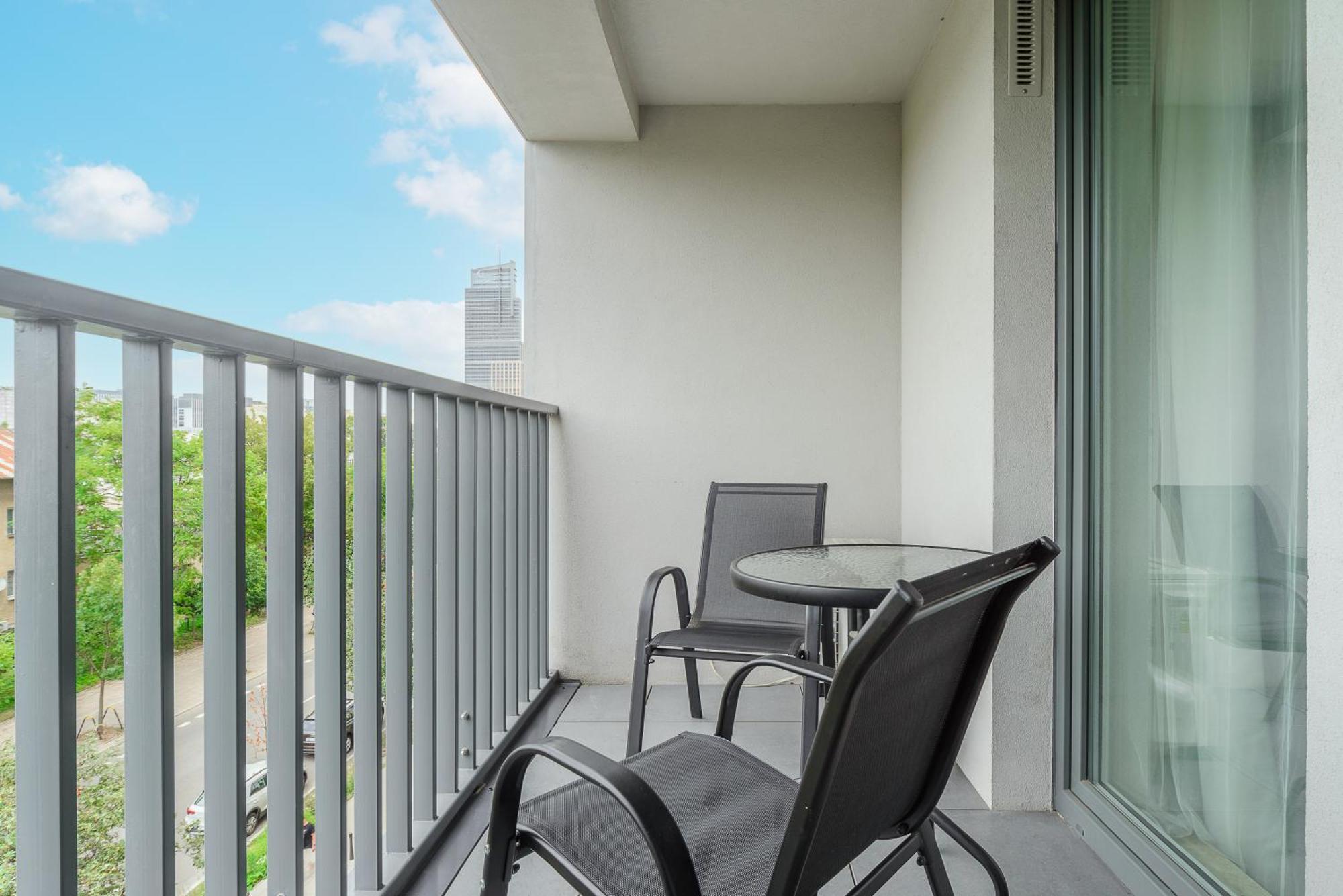 Cozy Family With Balcony Near Zlote Tarasy