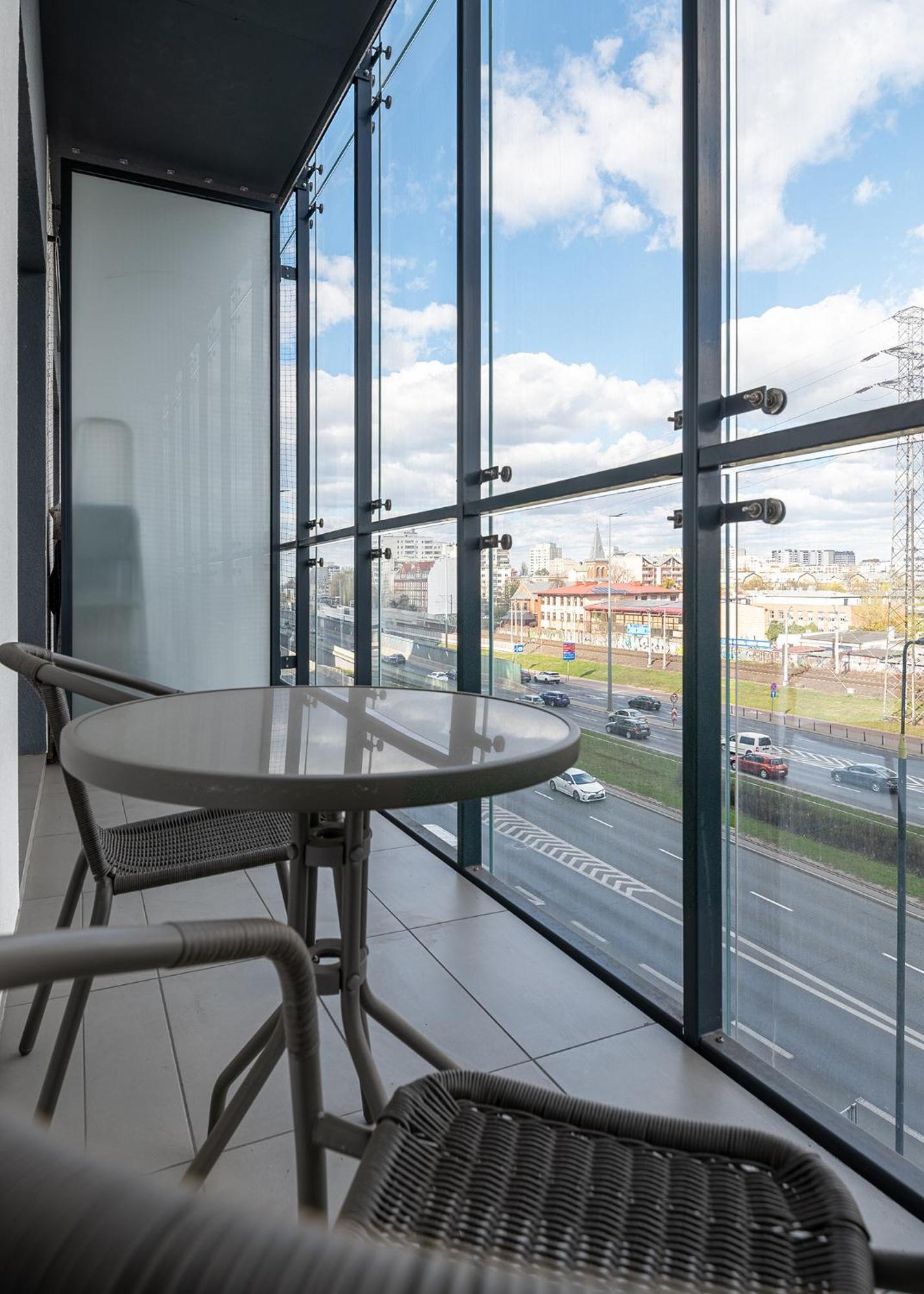 Rentplanet - Bliska Wola Apartment *
