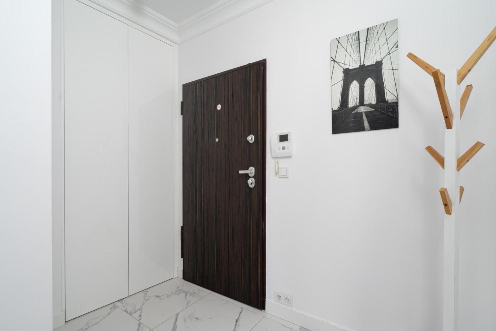 - Great Location - Stylish One Bedroom - Center - 85-220 Apartment