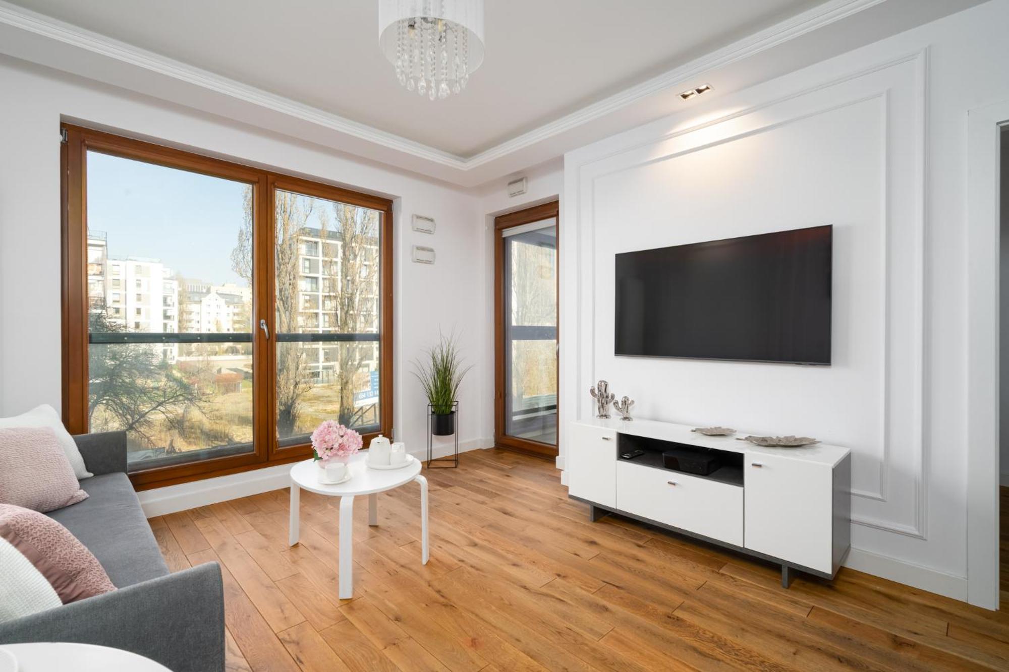 Apartment - Great Location - Stylish One Bedroom - Center - 85-220 *