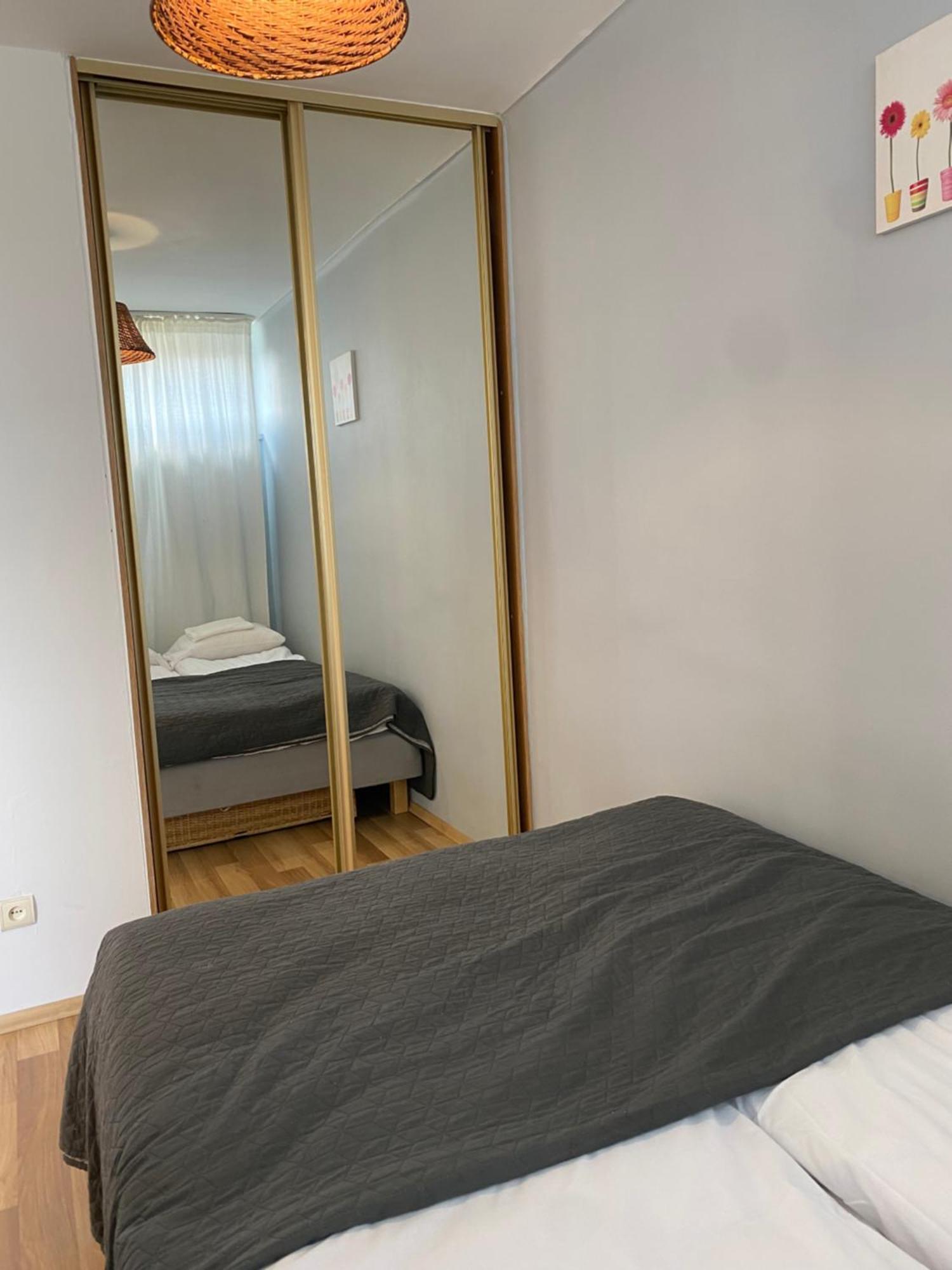 Ohmyhome-grzybowska Apartment