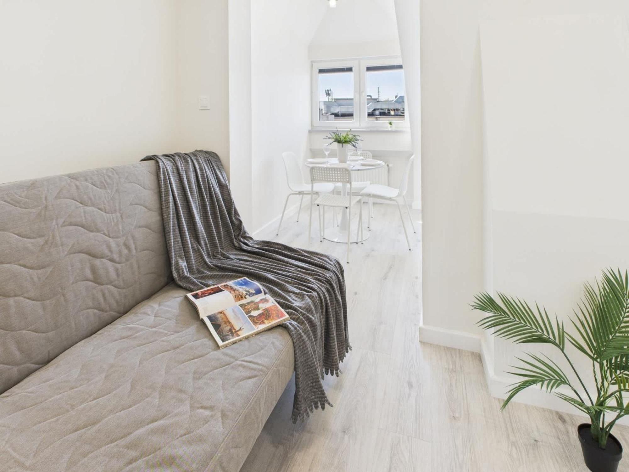 Apartment Bright With Air Conditioning Near The Copernicus Science Center In By Renters *