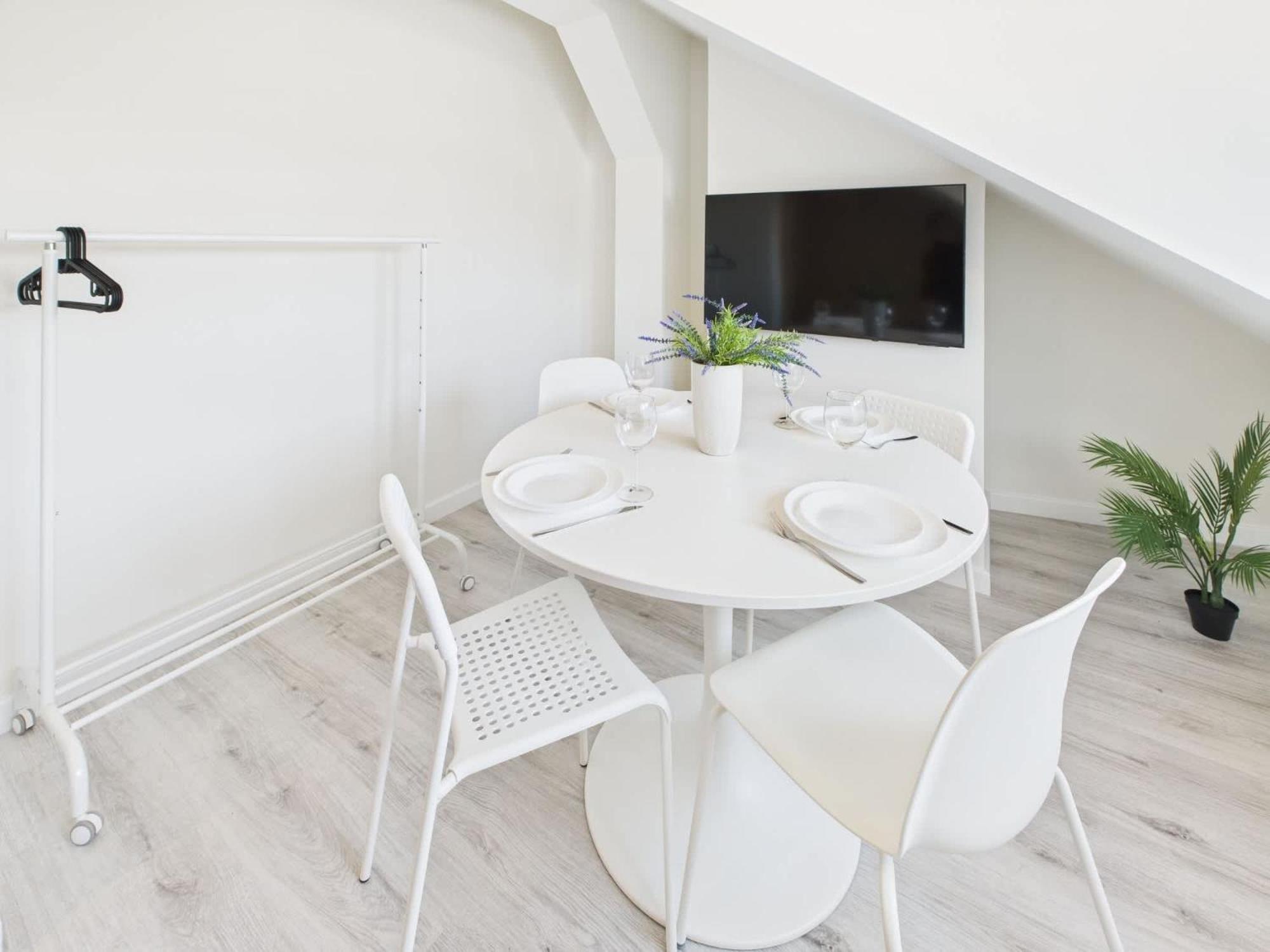 Apartment Bright With Air Conditioning Near The Copernicus Science Center In By Renters Warsaw