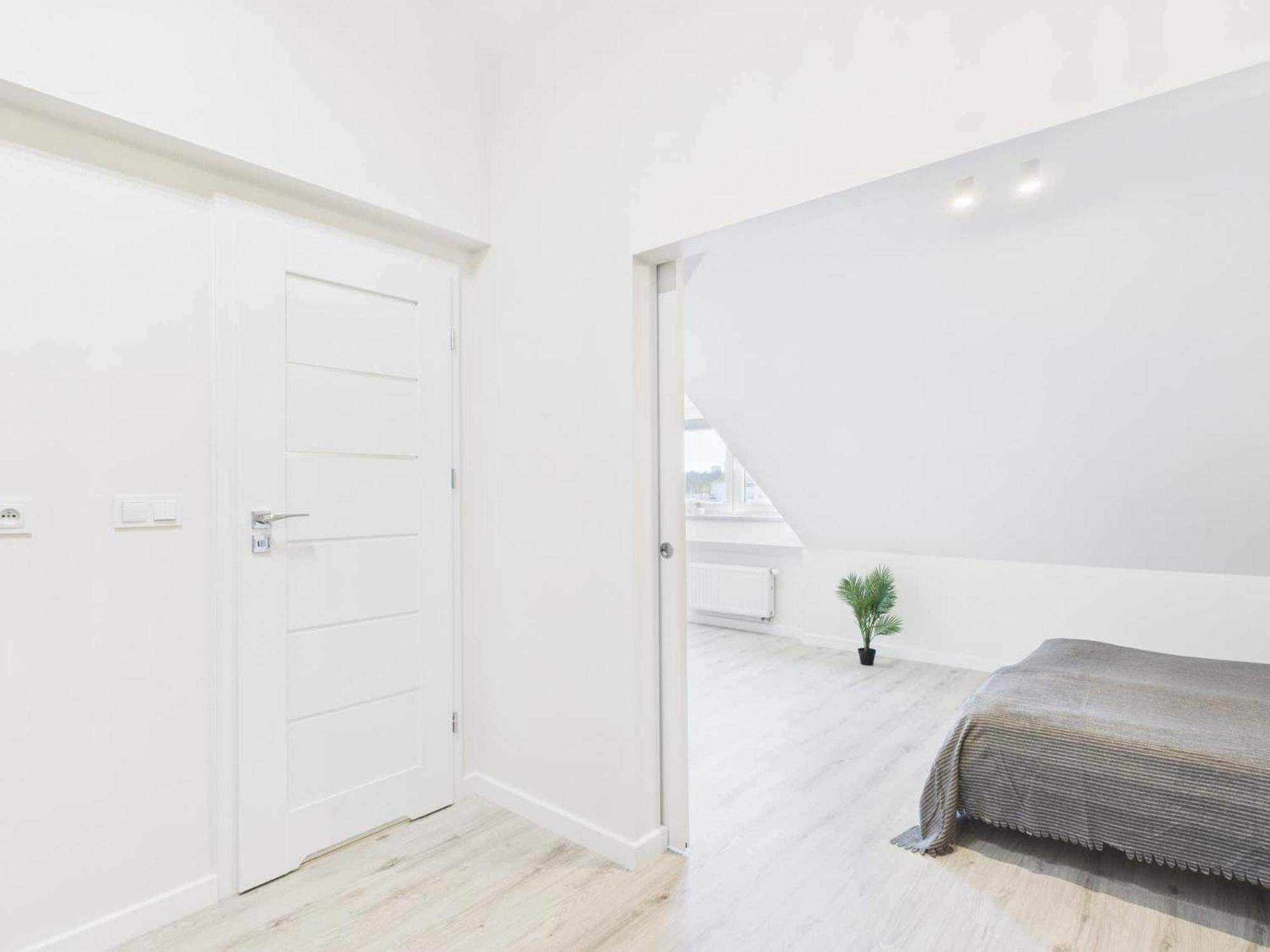 Bright With Air Conditioning Near The Copernicus Science Center In By Renters Apartment *