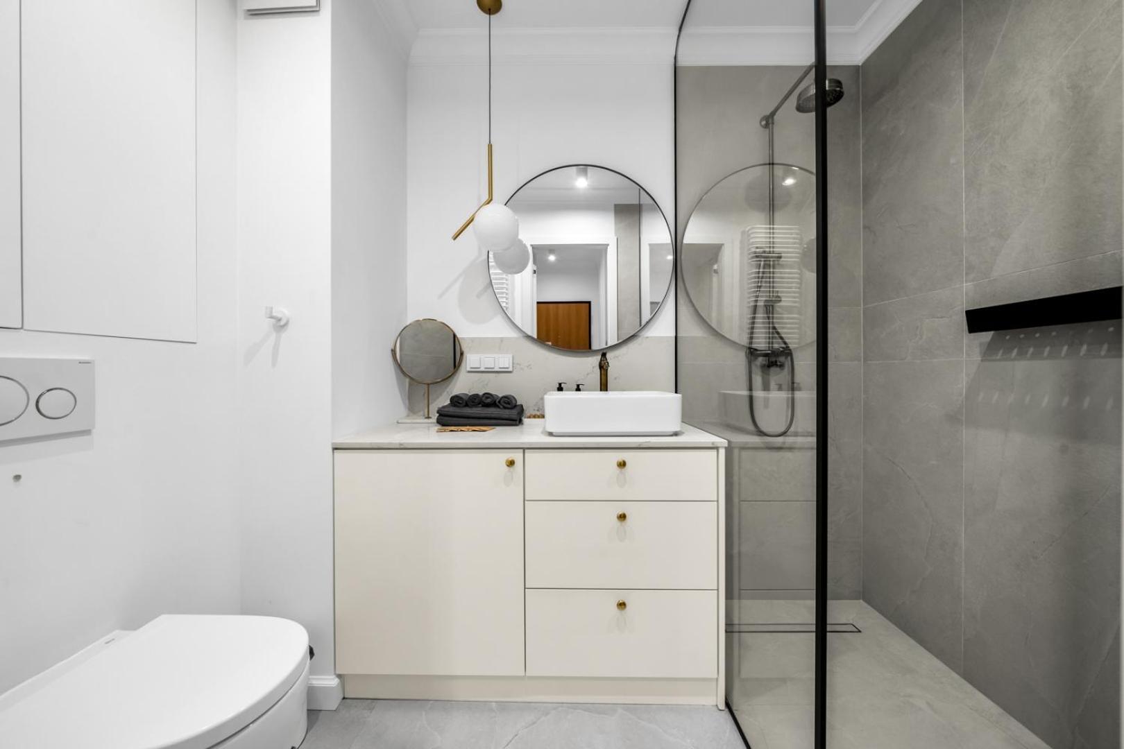 Apartment Zoliborz - Parking & Two Balconies - By Rentujemy Warsaw