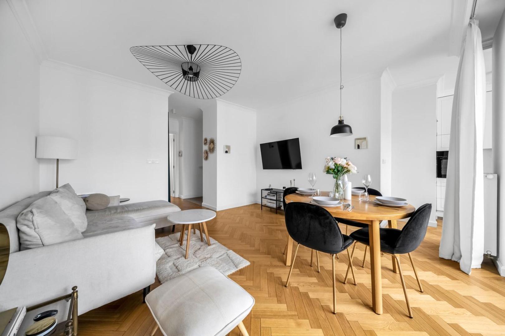 Apartment Zoliborz - Parking & Two Balconies - By Rentujemy