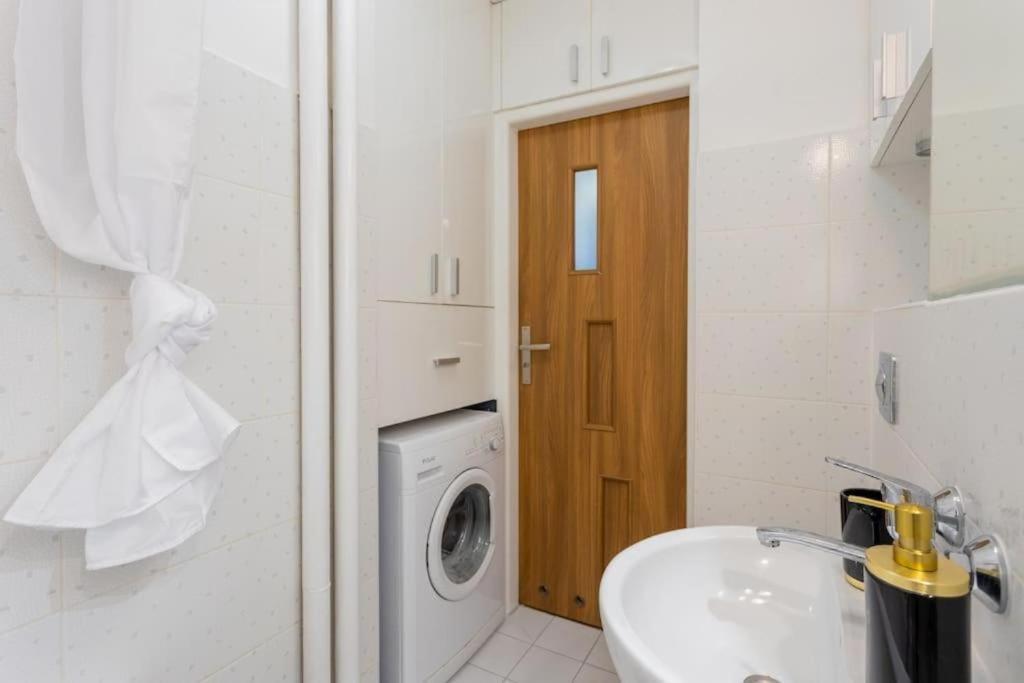 Urban Chic - One Bedroom - - Zelazna
